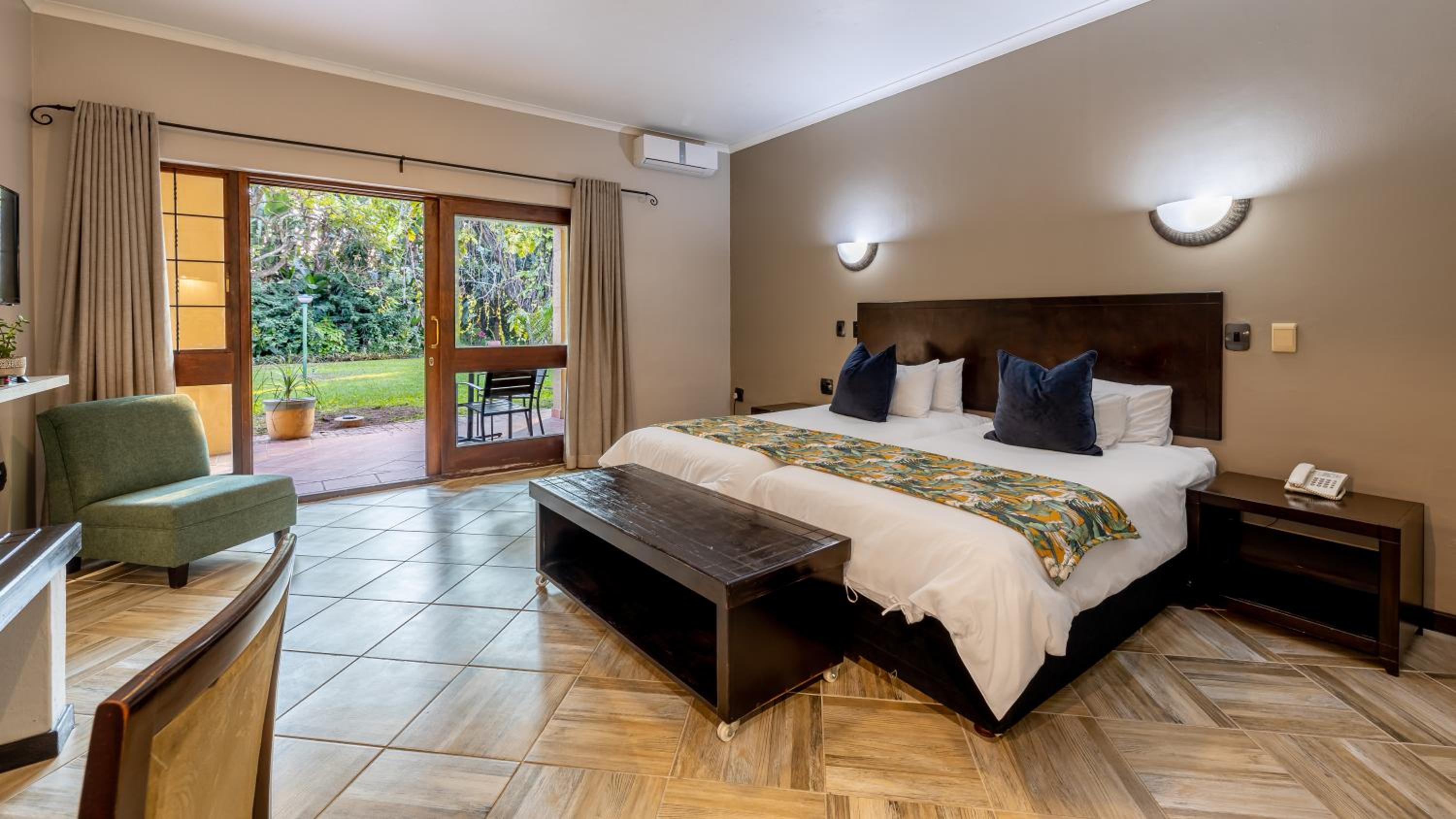 Standard Twin Room - Photo 5