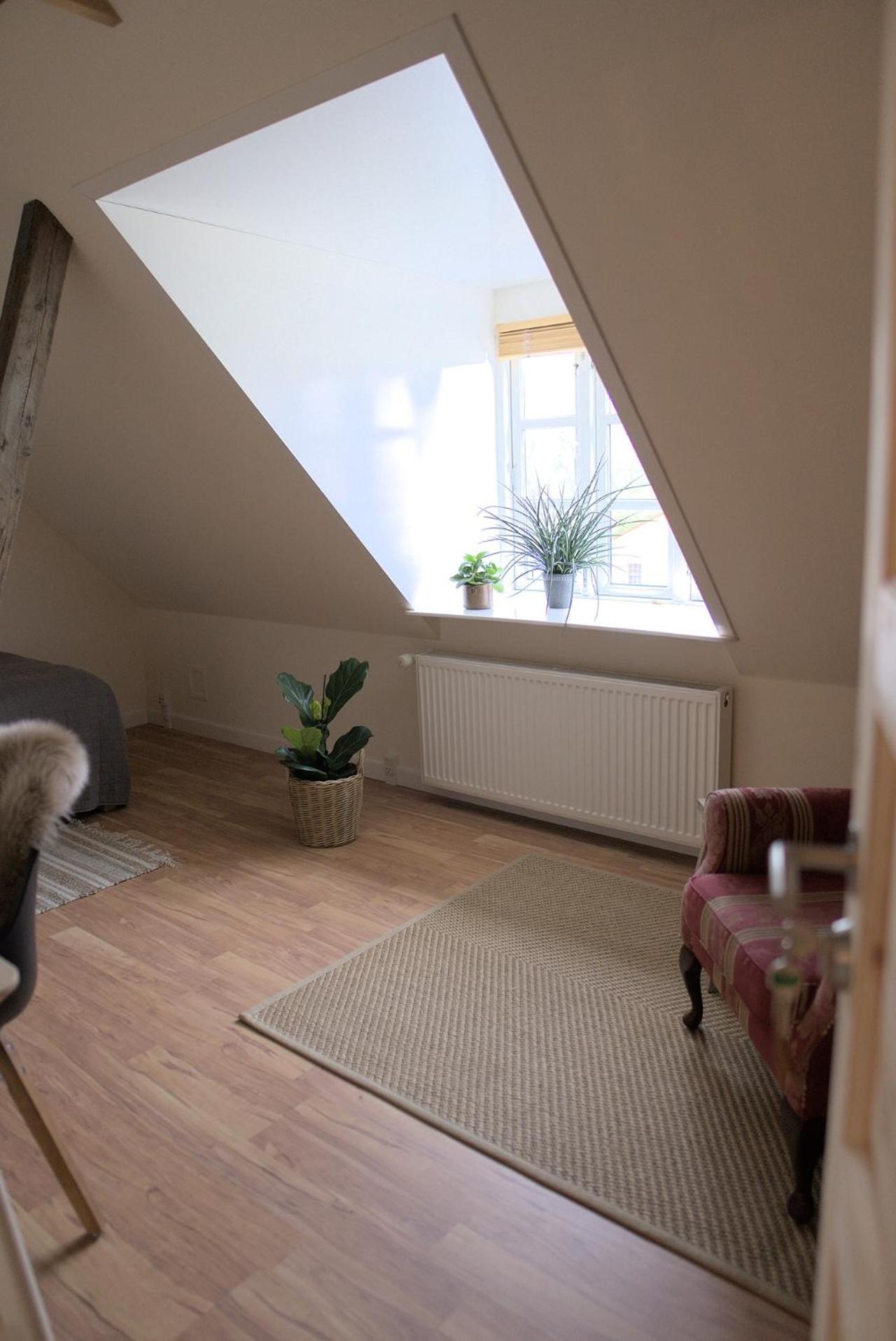 Single Room with Shared Bathroom photo 2