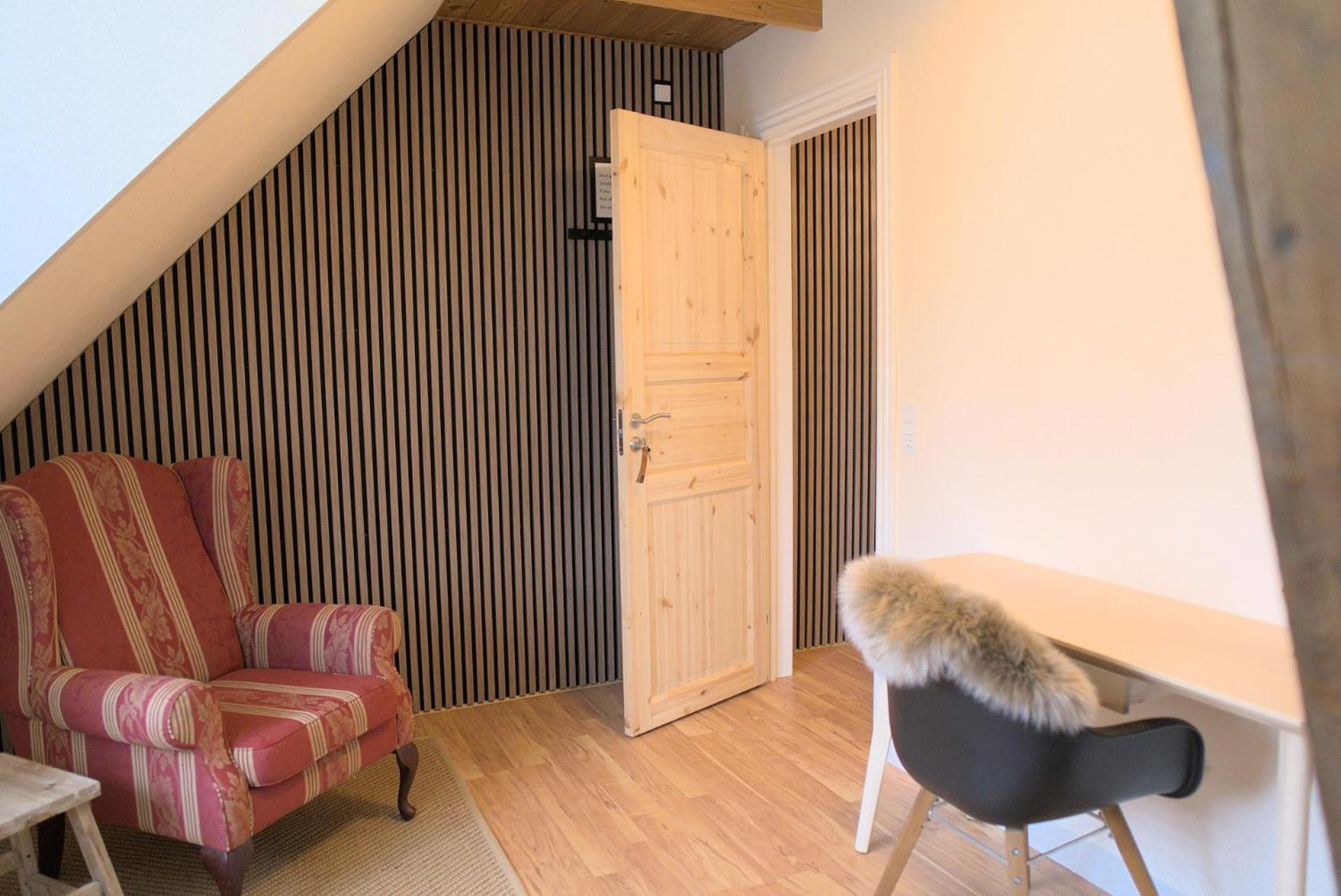 Single Room with Shared Bathroom photo 3