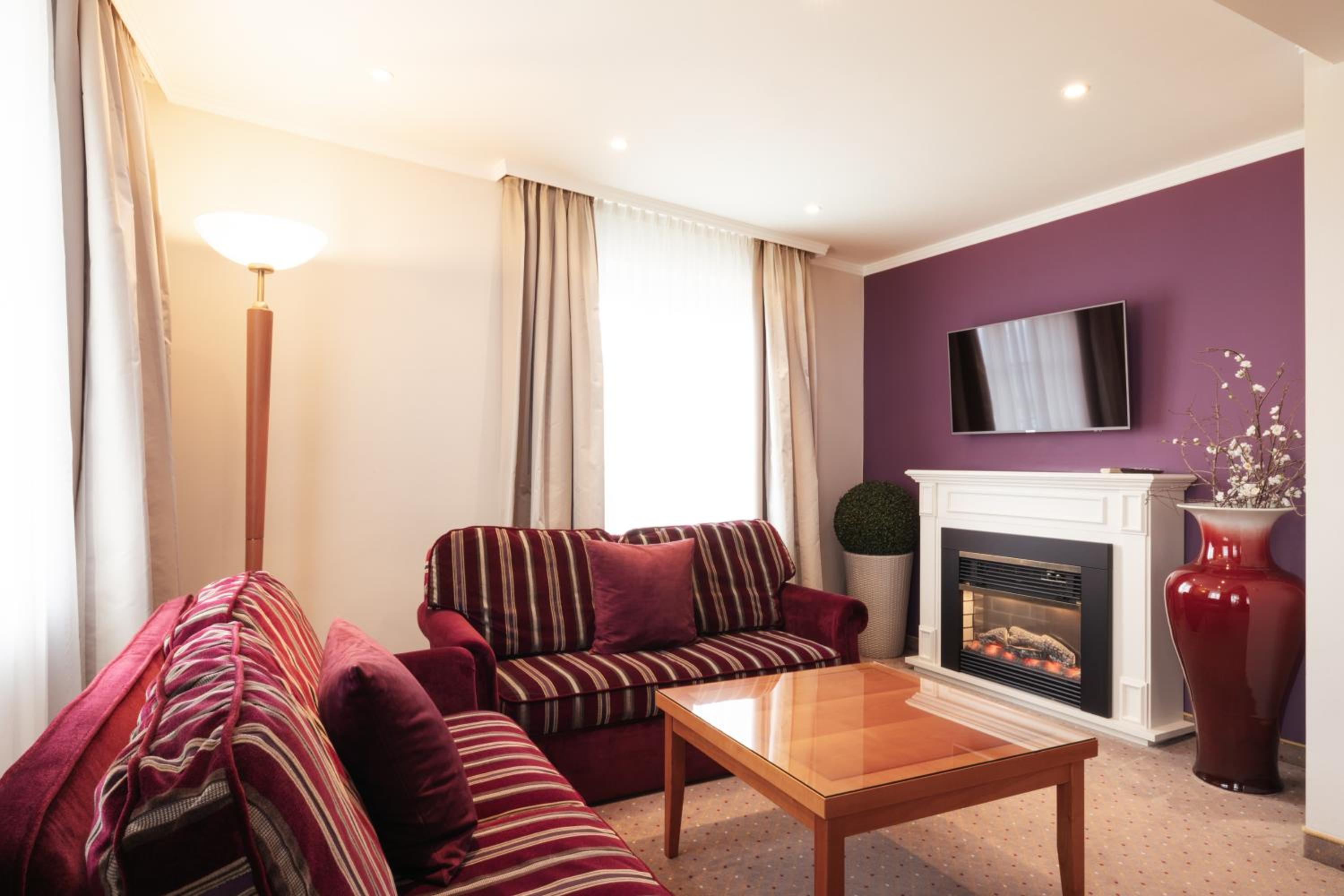 Junior Suite with Terrace and Lakeview - Photo 10