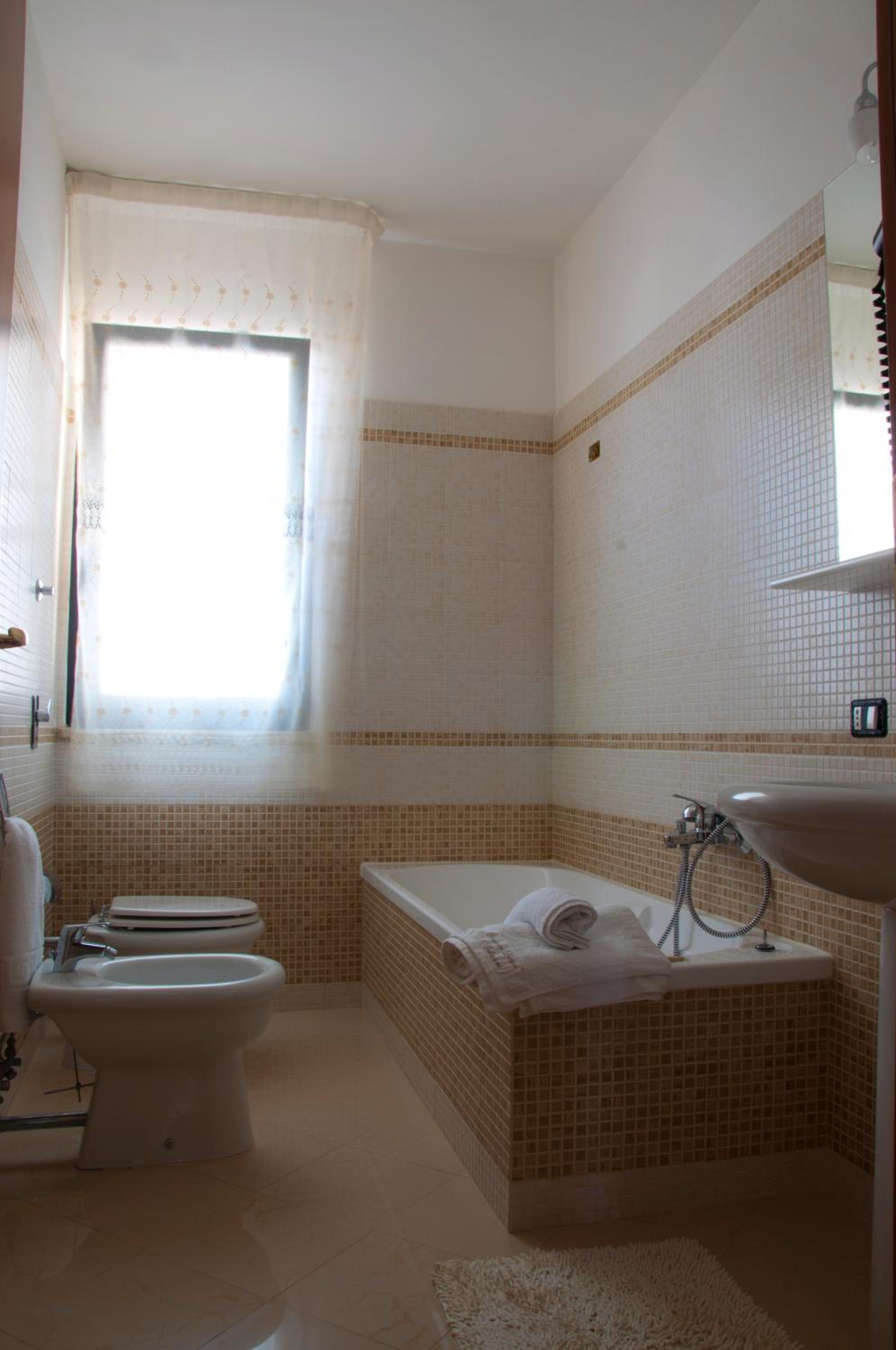 Three-Bedroom Apartment - Photo 8