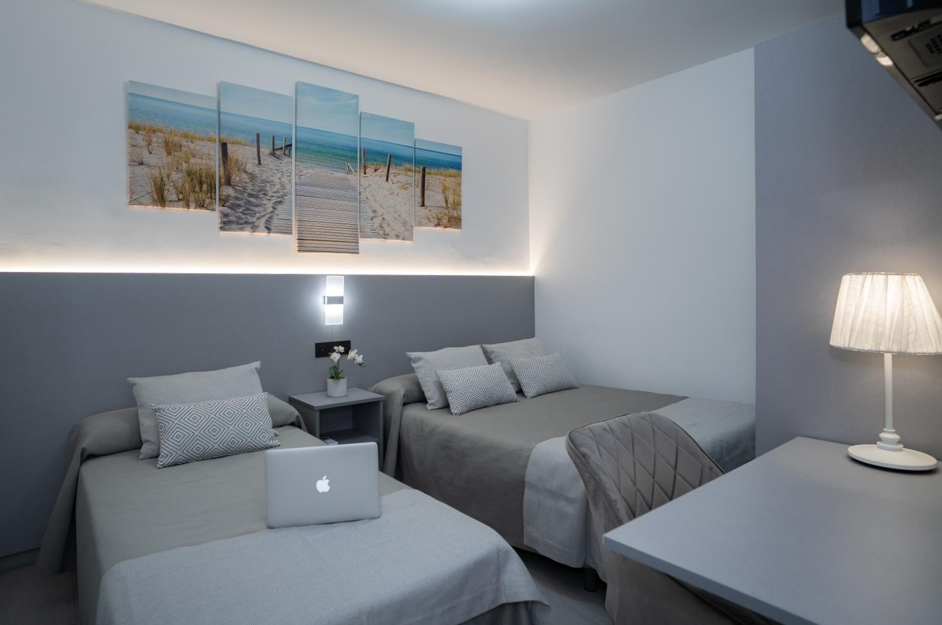 Habitación Triple Económica con Vista Interior