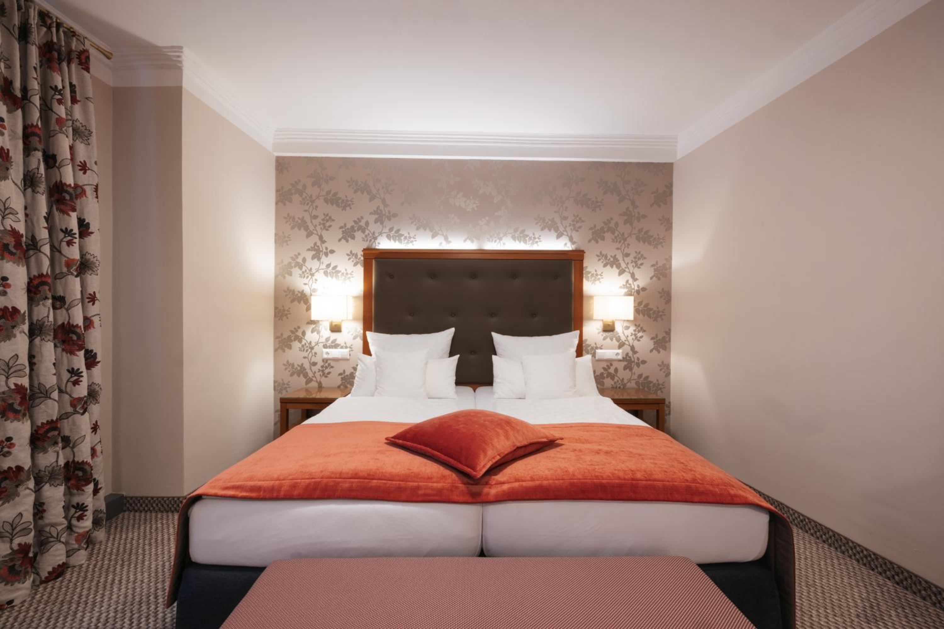 Deluxe Double or Twin Room - Photo 12