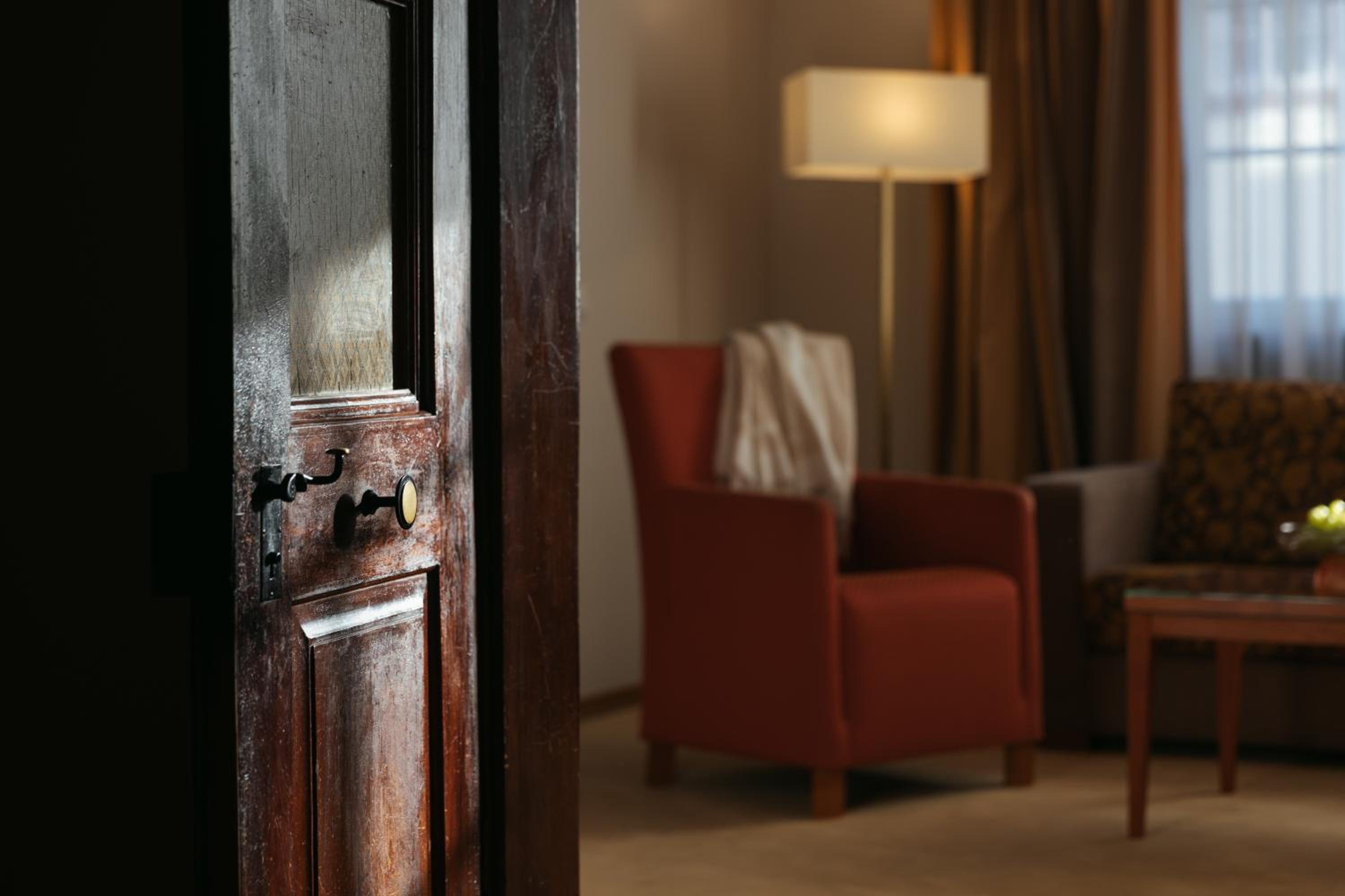 Suite - Photo 1
