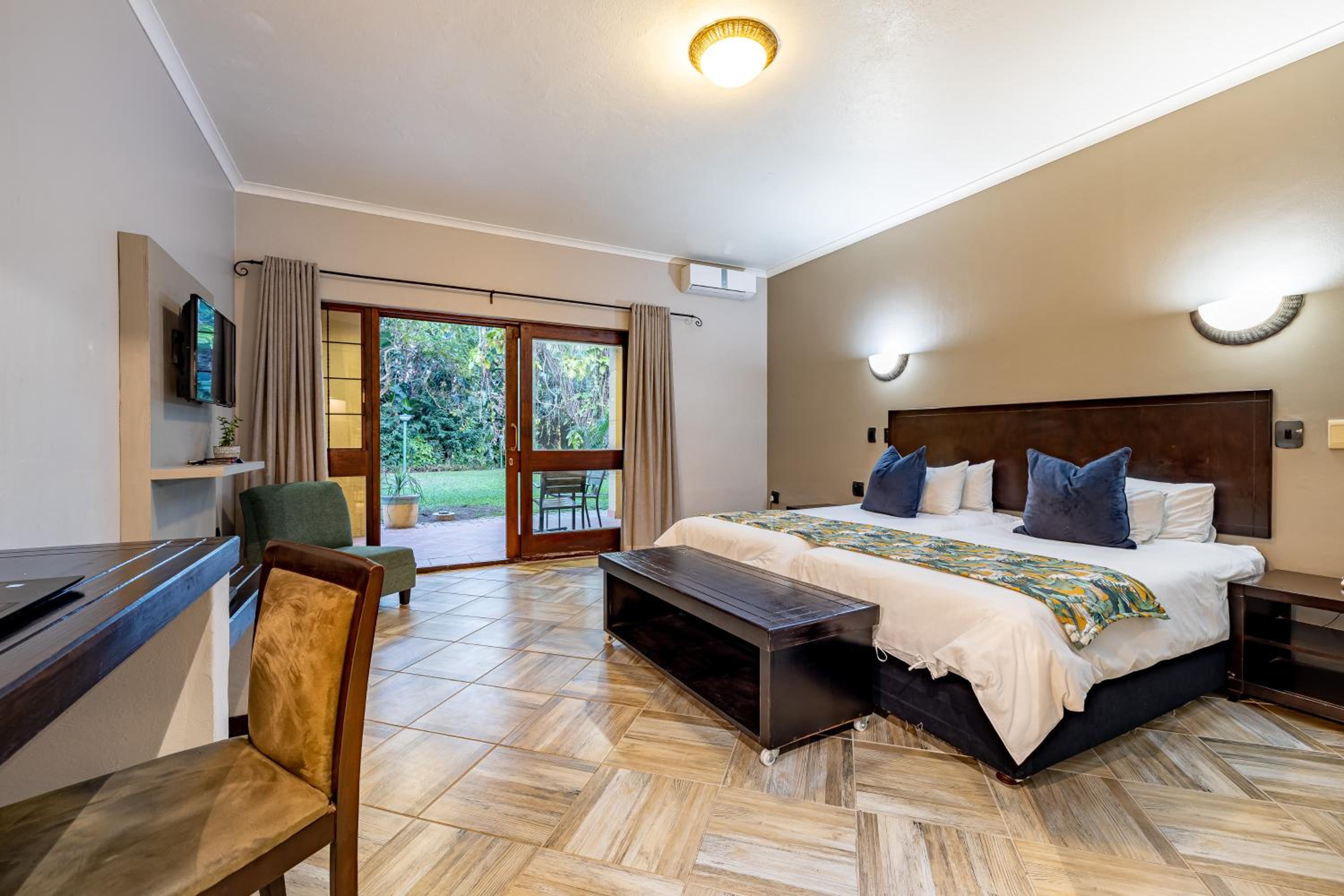 Standard Twin Room - Photo 1