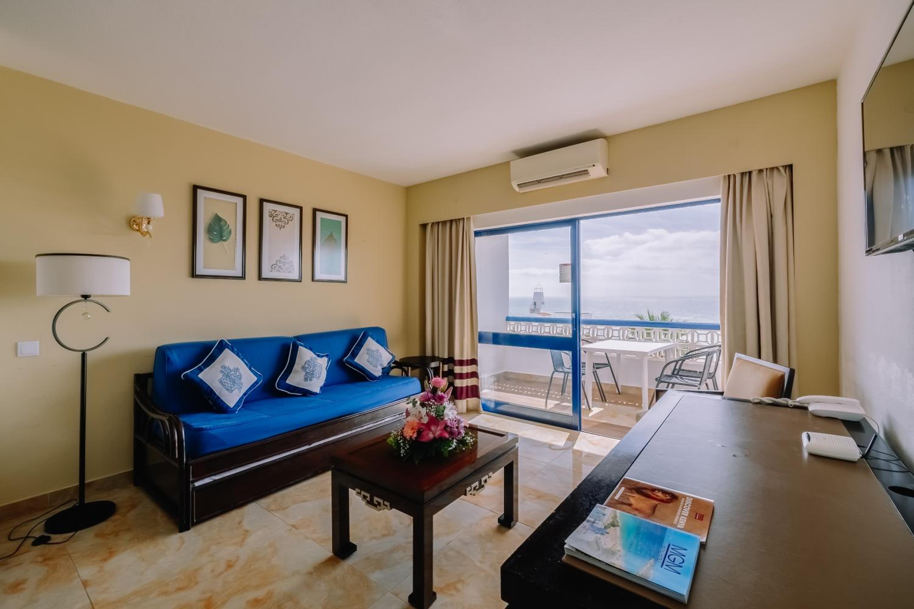 Deluxe One-Bedroom Apartment (4 adults) - All Inclusive Signature 24h