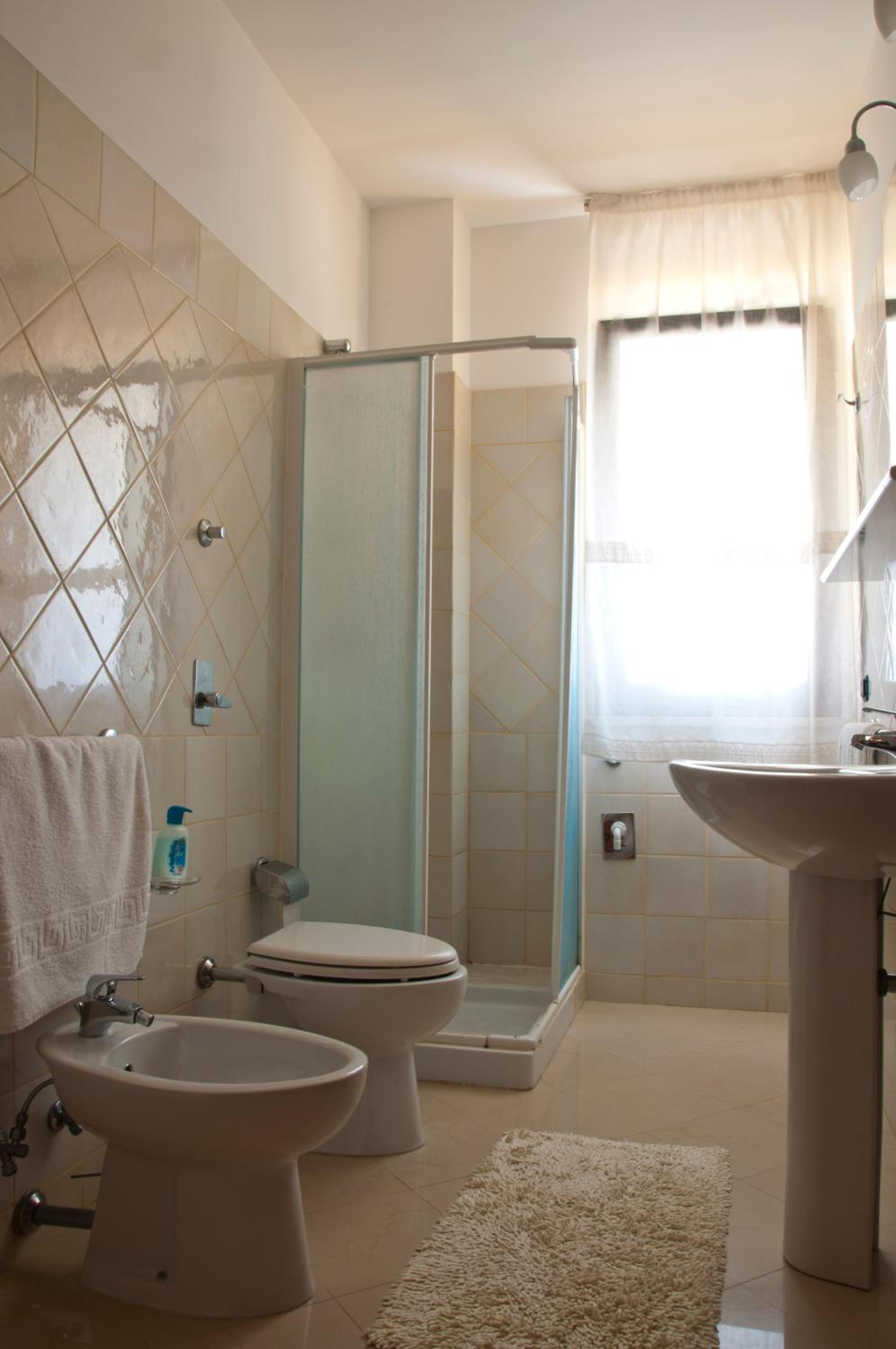One-Bedroom Apartment - Photo 11