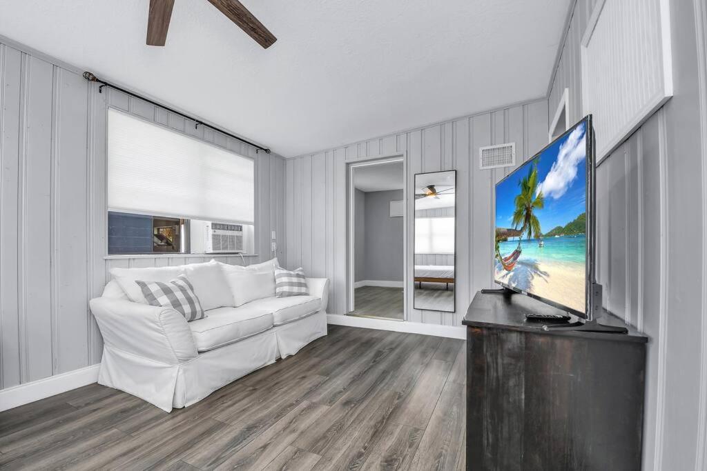 Three-Bedroom House photo 2