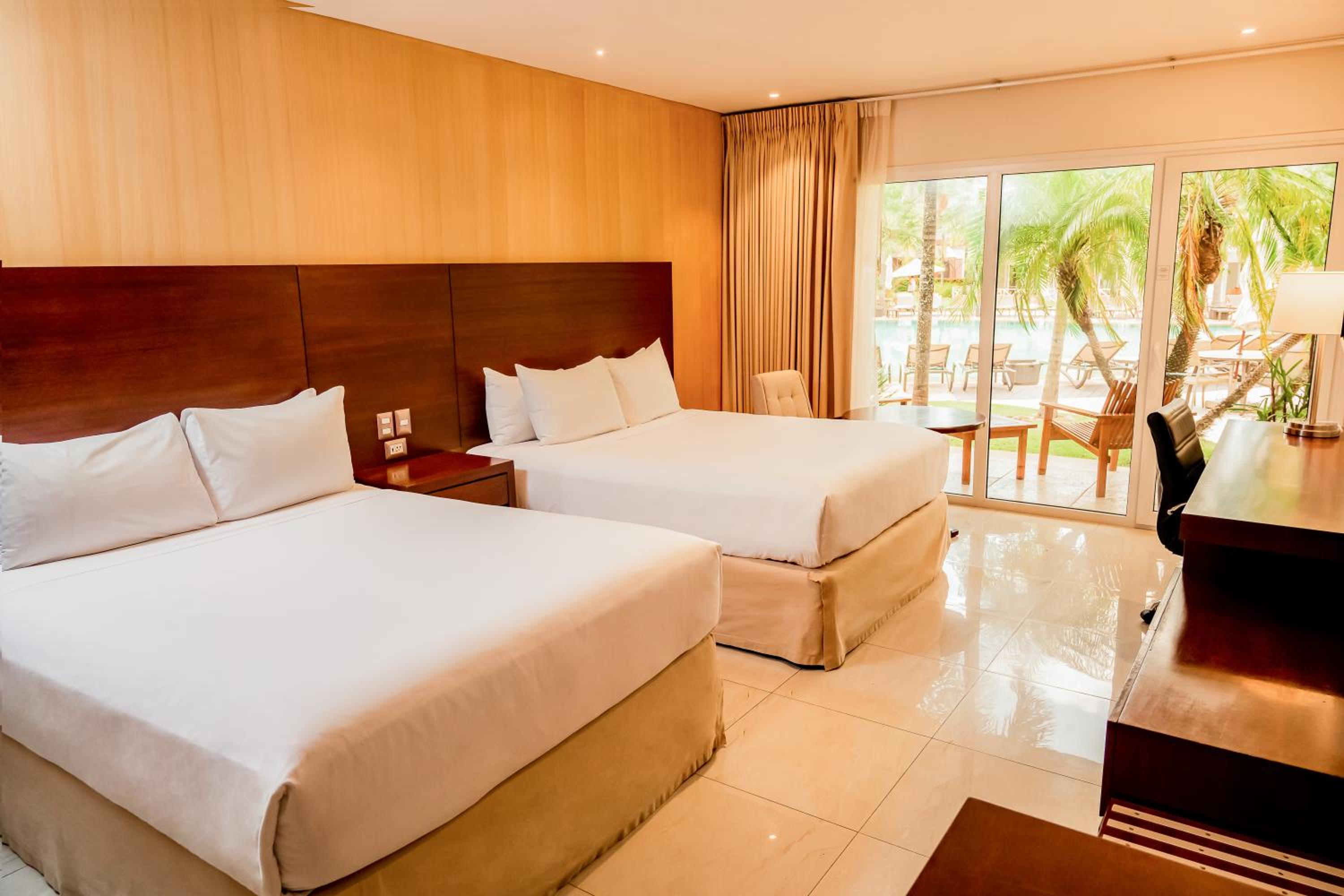 Poolside Queen Room with Two Queen Beds