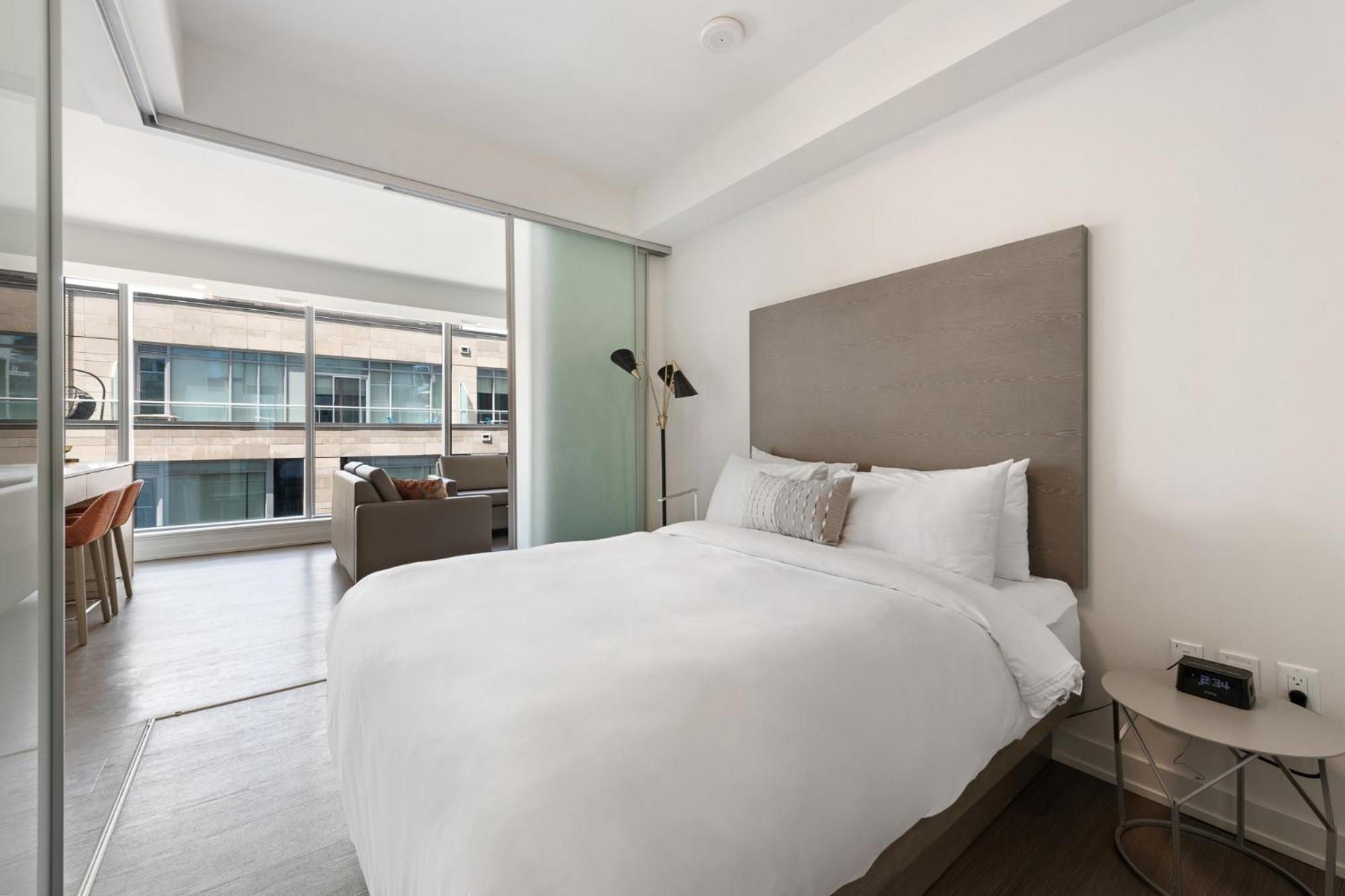 Suite with Balcony - Photo 3