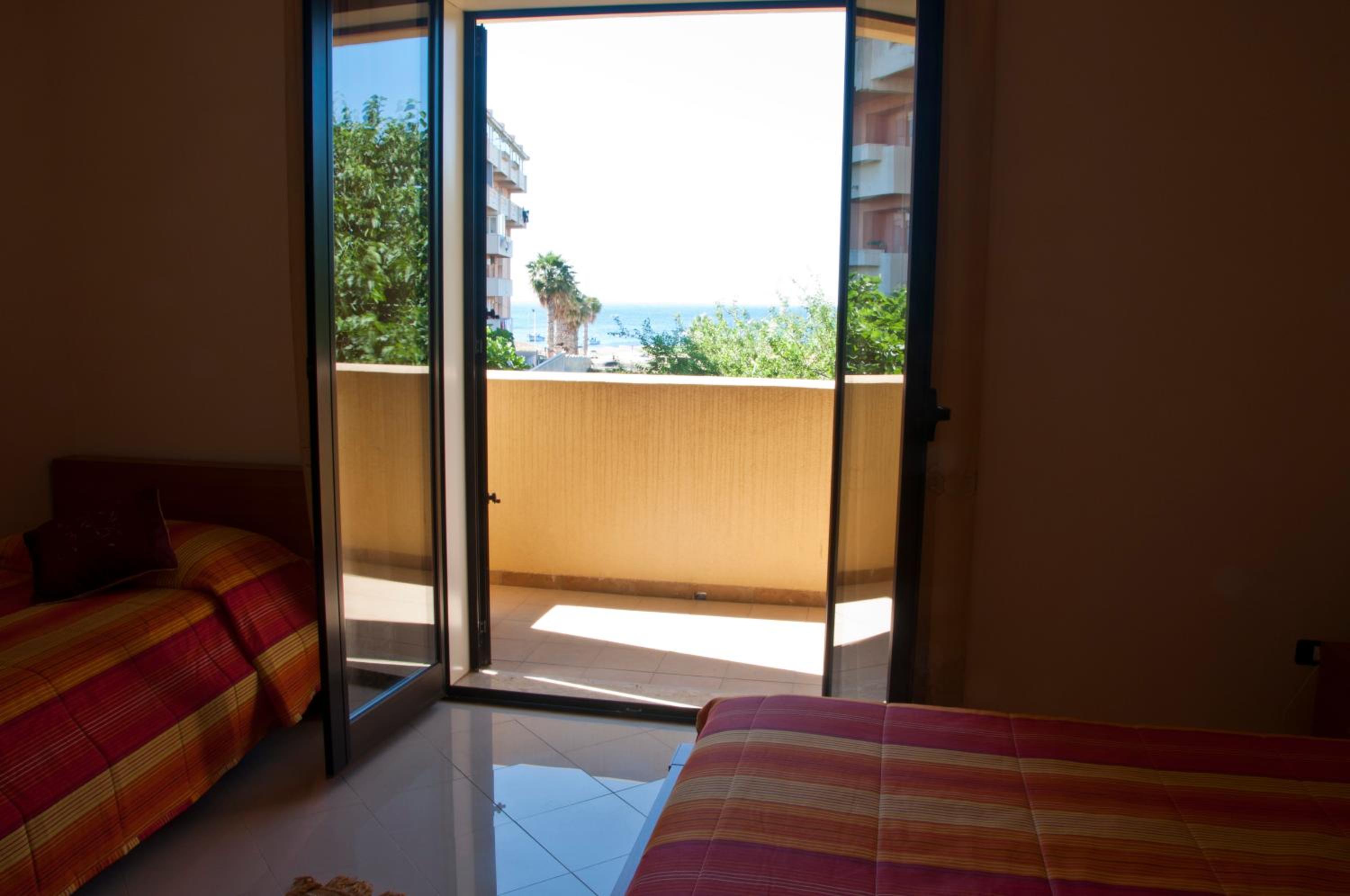 Three-Bedroom Apartment - Photo 6
