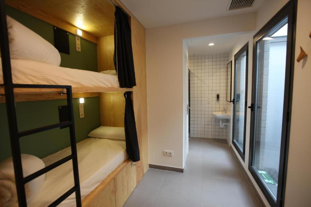 Cama en Dormitorio Femenino de 12 Camas