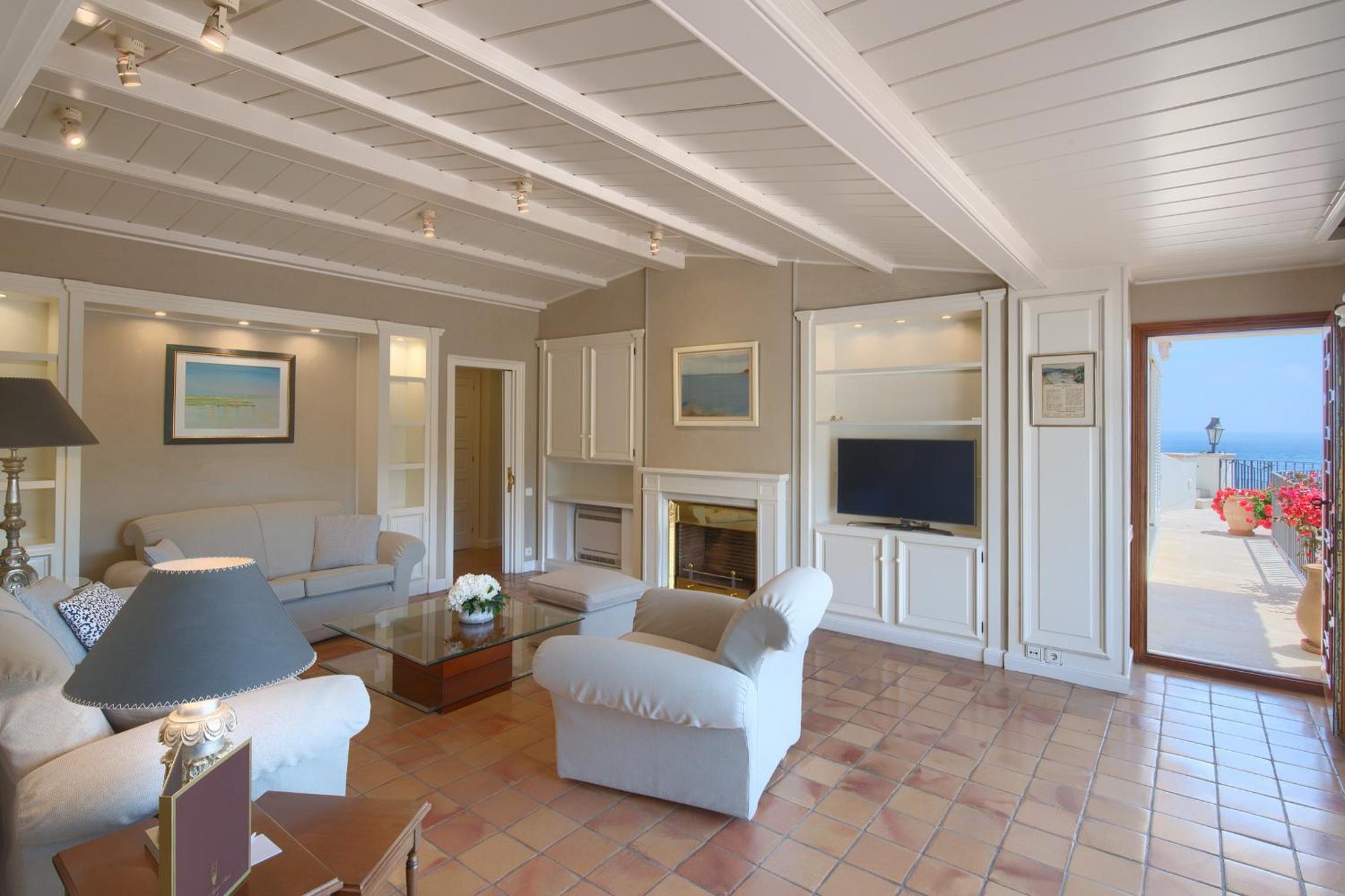 Two-Bedroom Deluxe Apartment with Sea View photo 3