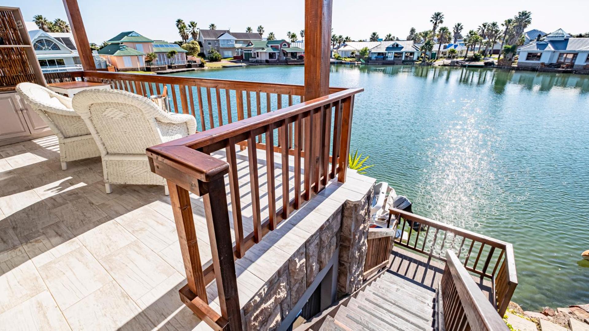 Apartment with Lake View - Photo 9