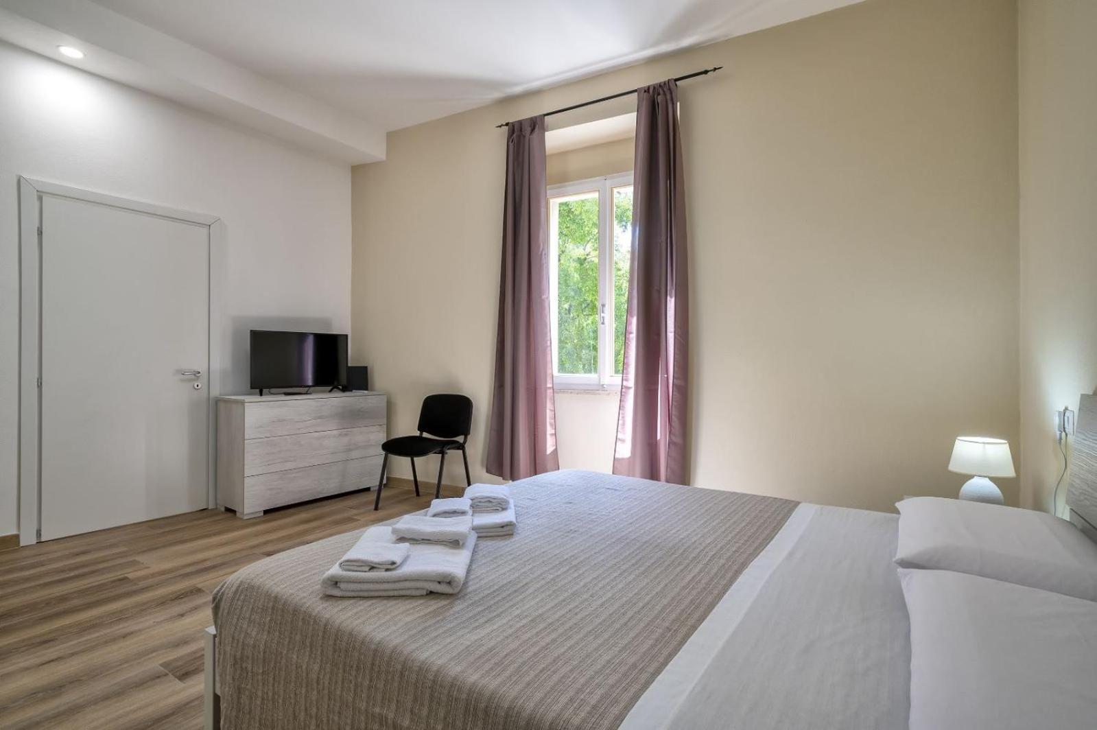 Double Room with Private Bathroom photo 2