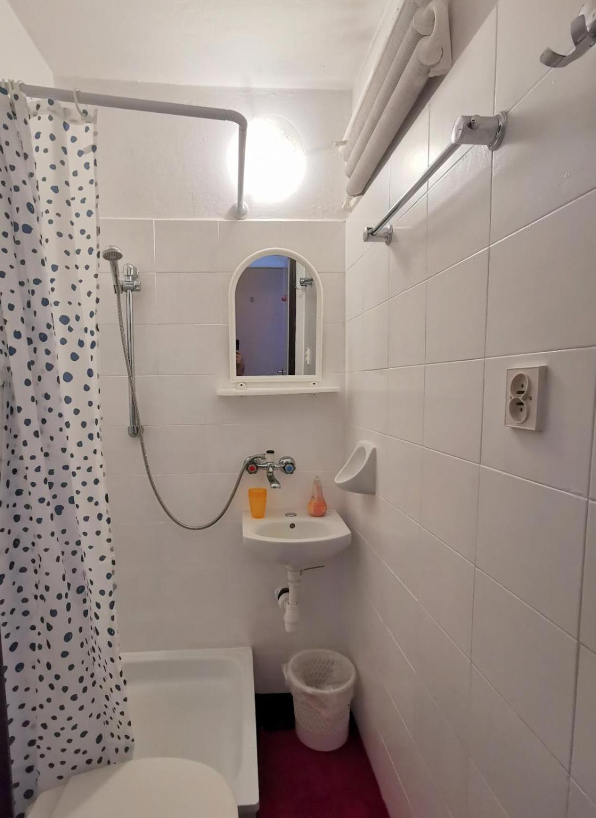 Small Double Room - Photo 4