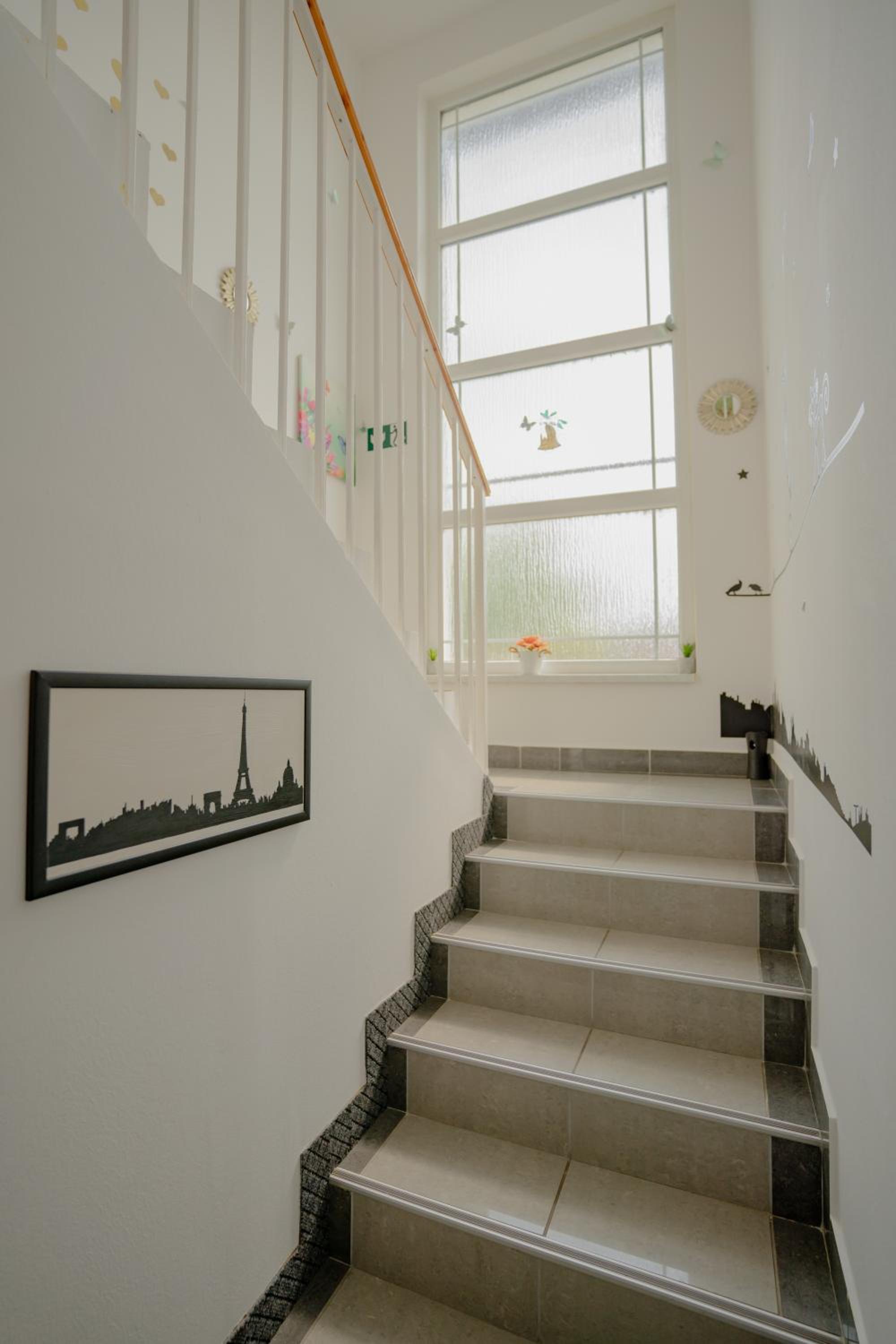 One-Bedroom Apartment - Photo 3