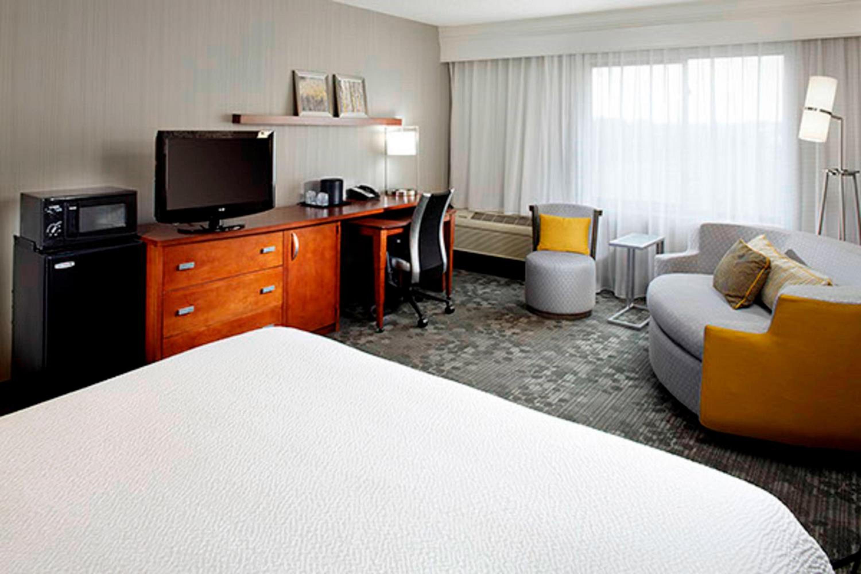 King Room with Sofa Bed - Photo 1