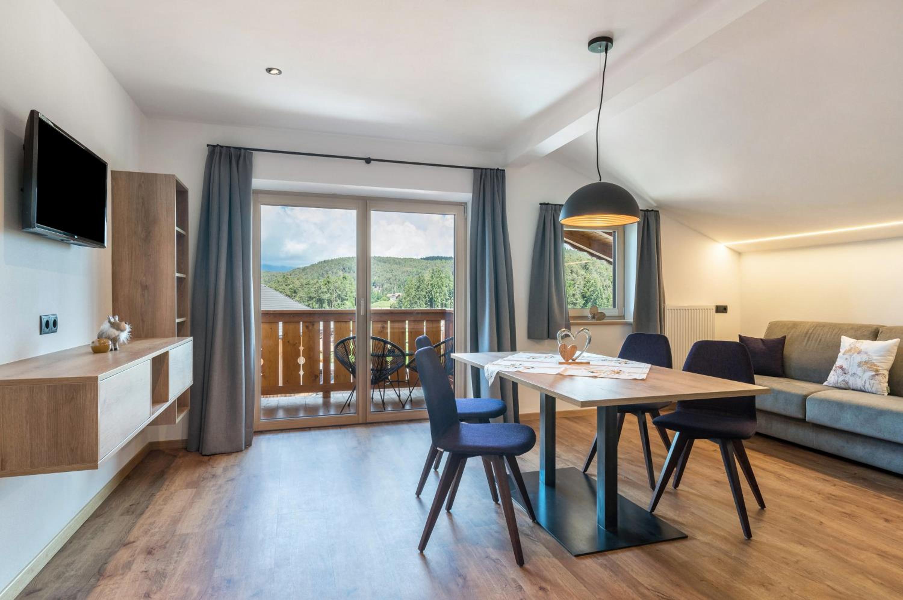 Superior One-Bedroom Apartment with Balcony