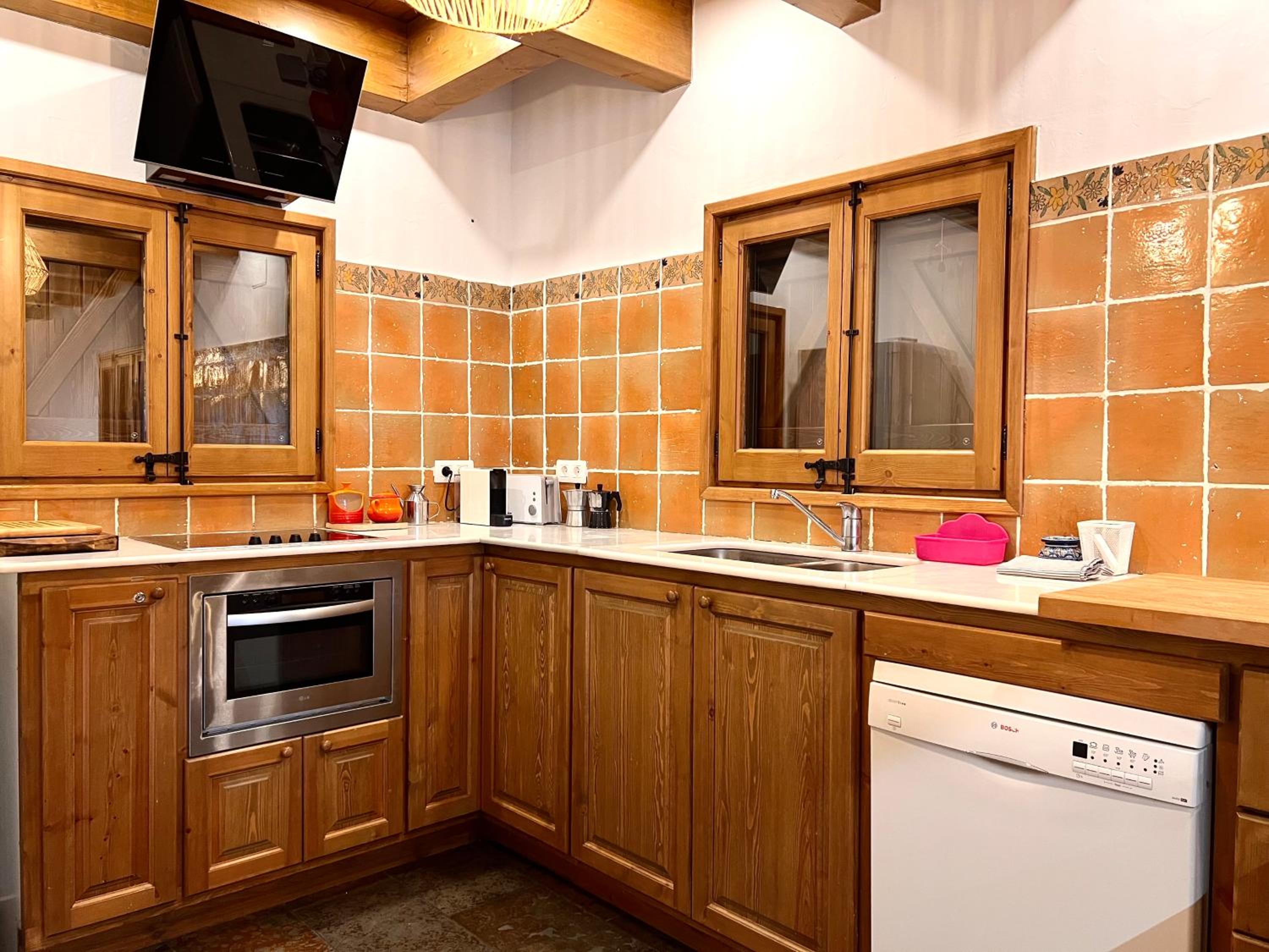 Four-Bedroom House photo 3