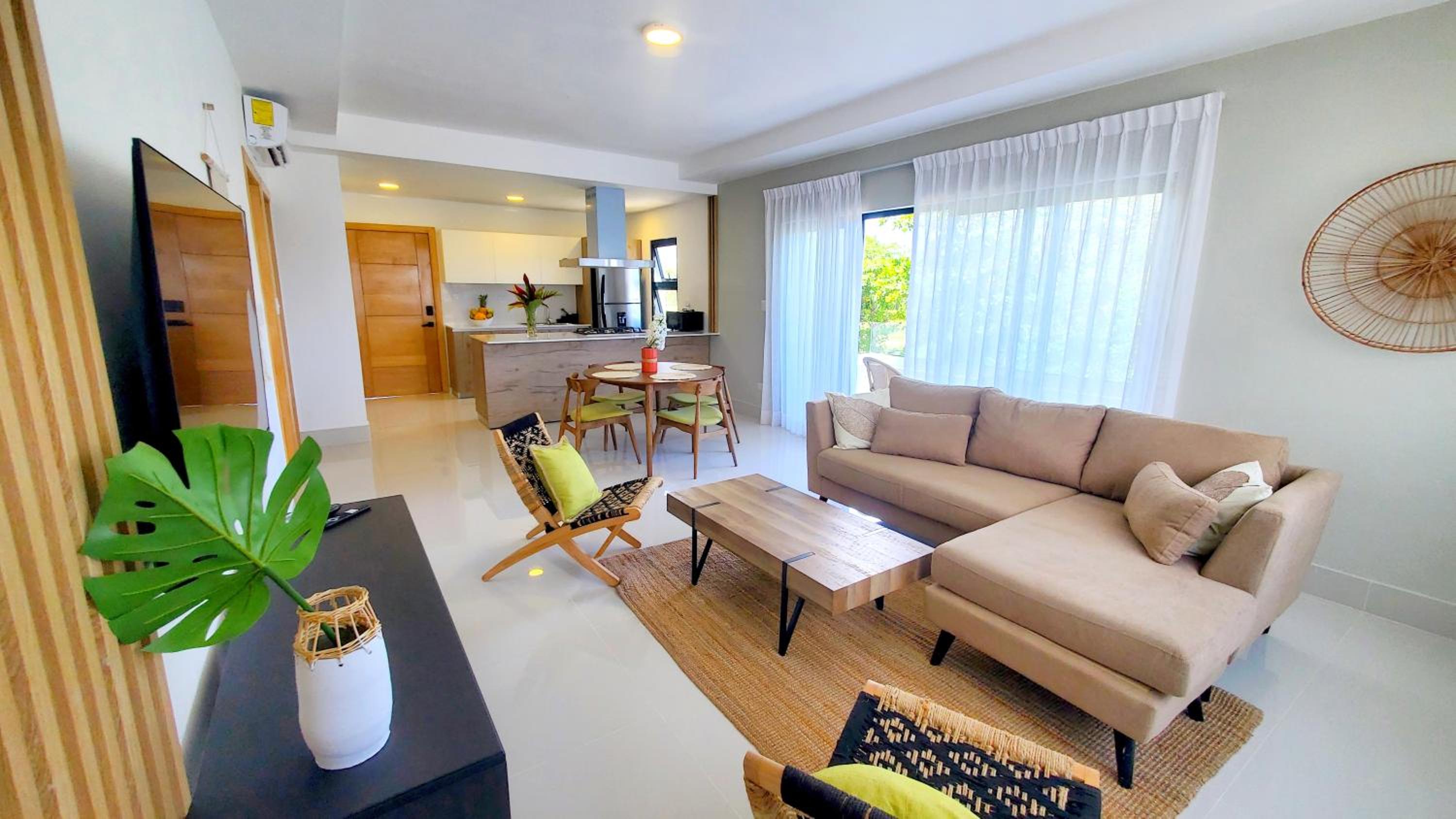 Apartment with Mountain View