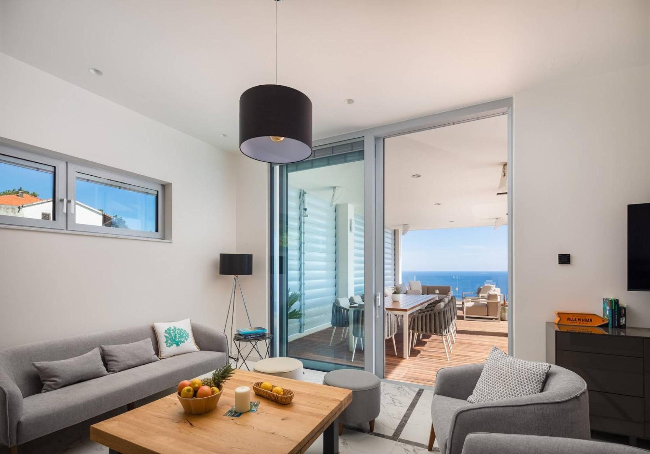 Five-Bedroom Villa photo 1