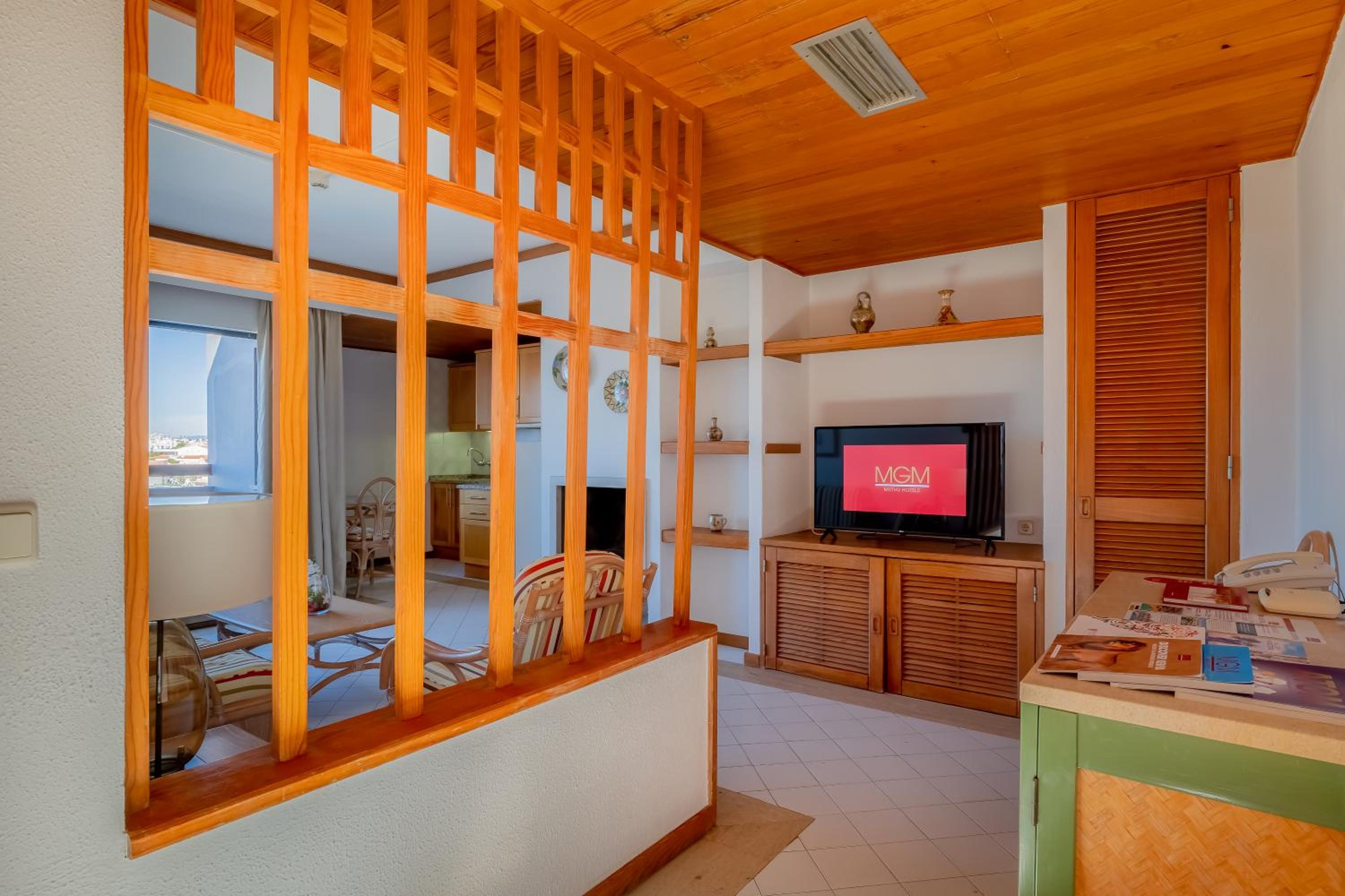 Superior One Bedroom Apartment – 2 Adults - Photo 6