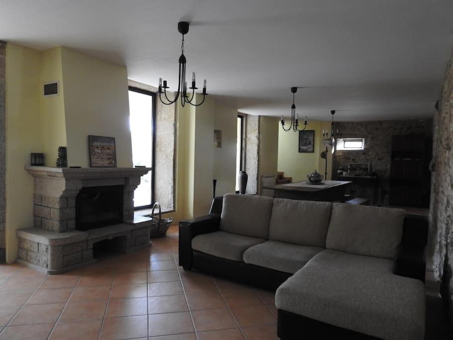 Five-Bedroom House - Photo 7