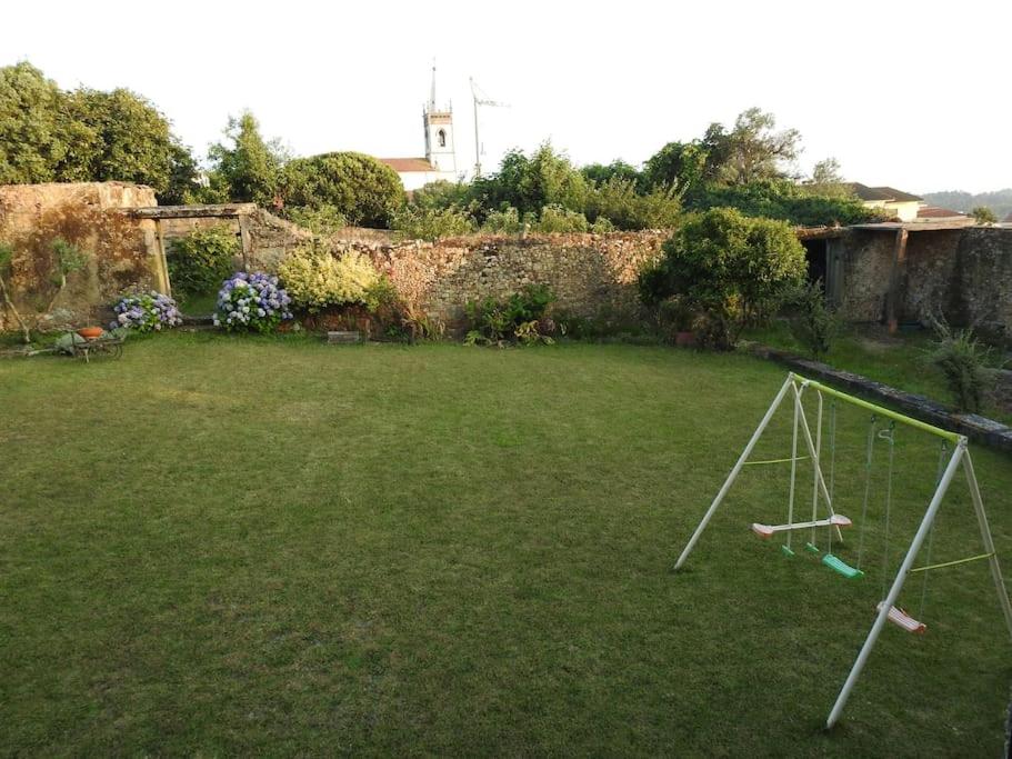 Five-Bedroom House - Photo 2