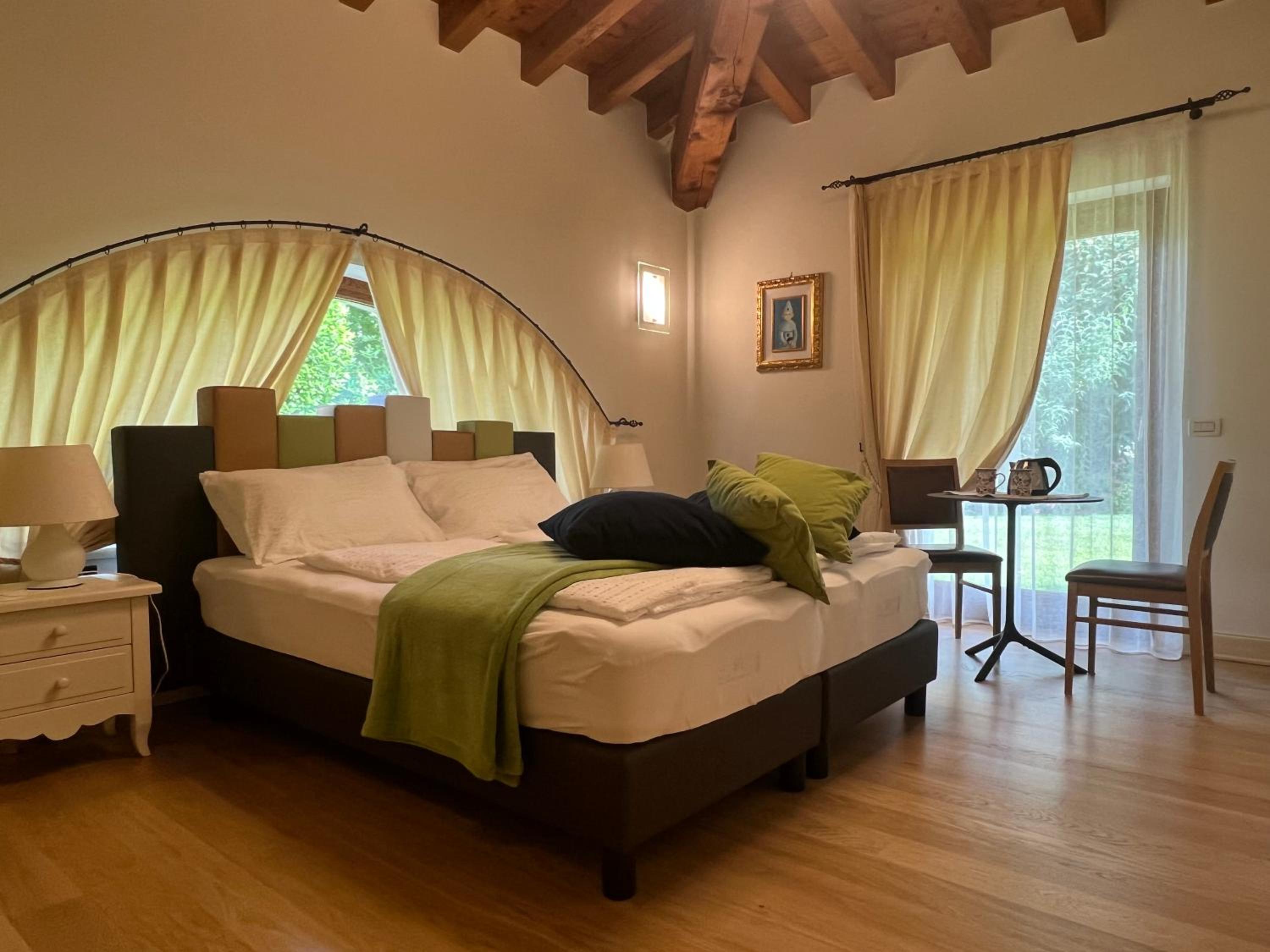 Deluxe Double or Twin Room with Garden View photo 2