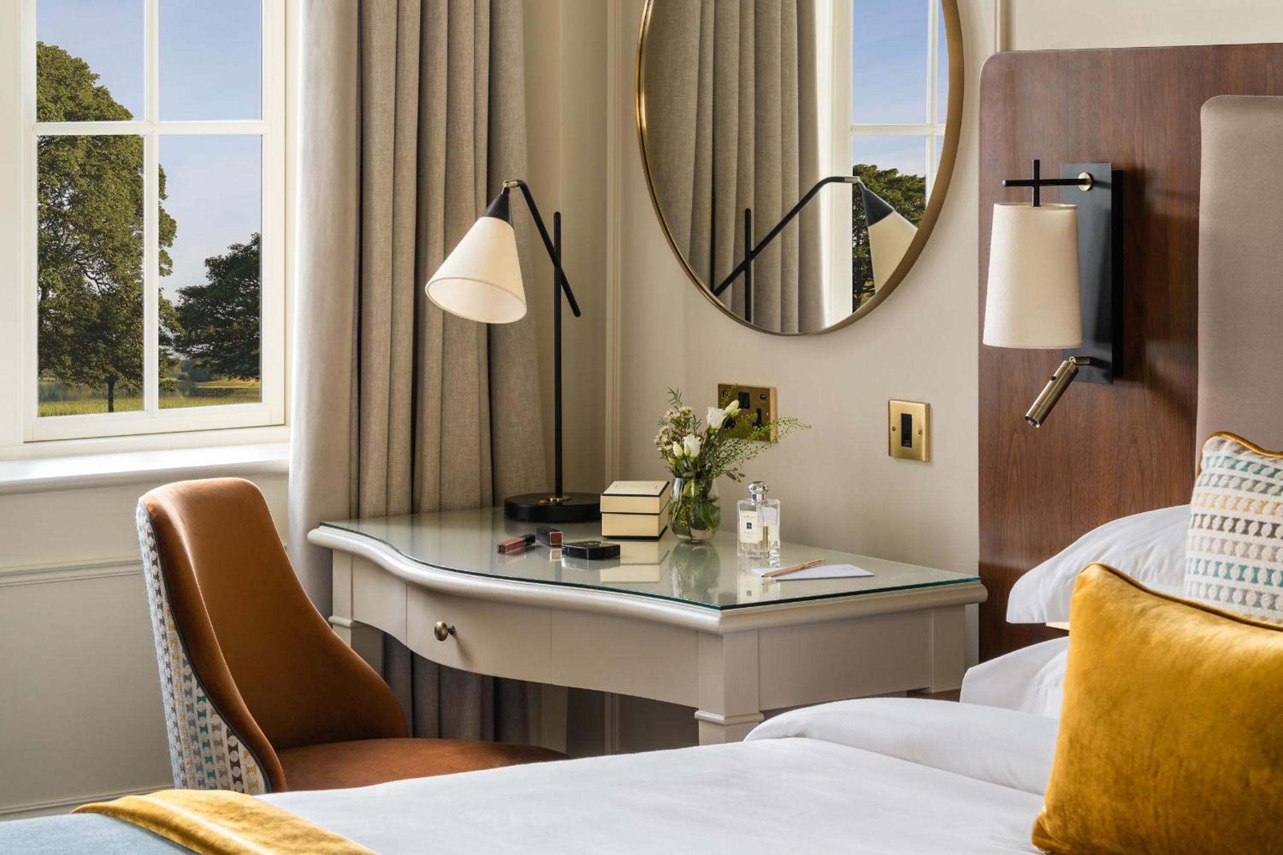 Double Room with Lake View - Photo 10