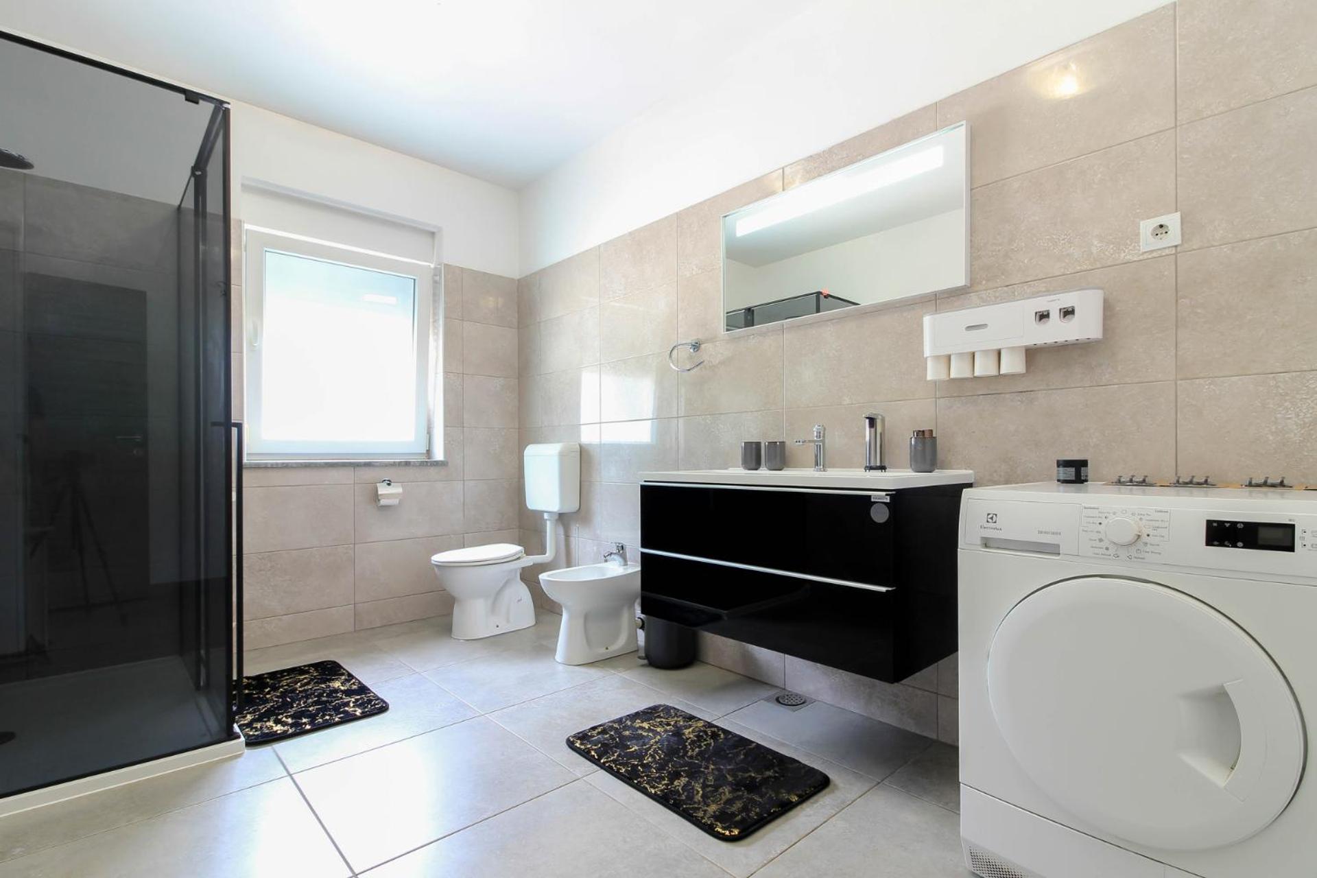 Villa photo 2