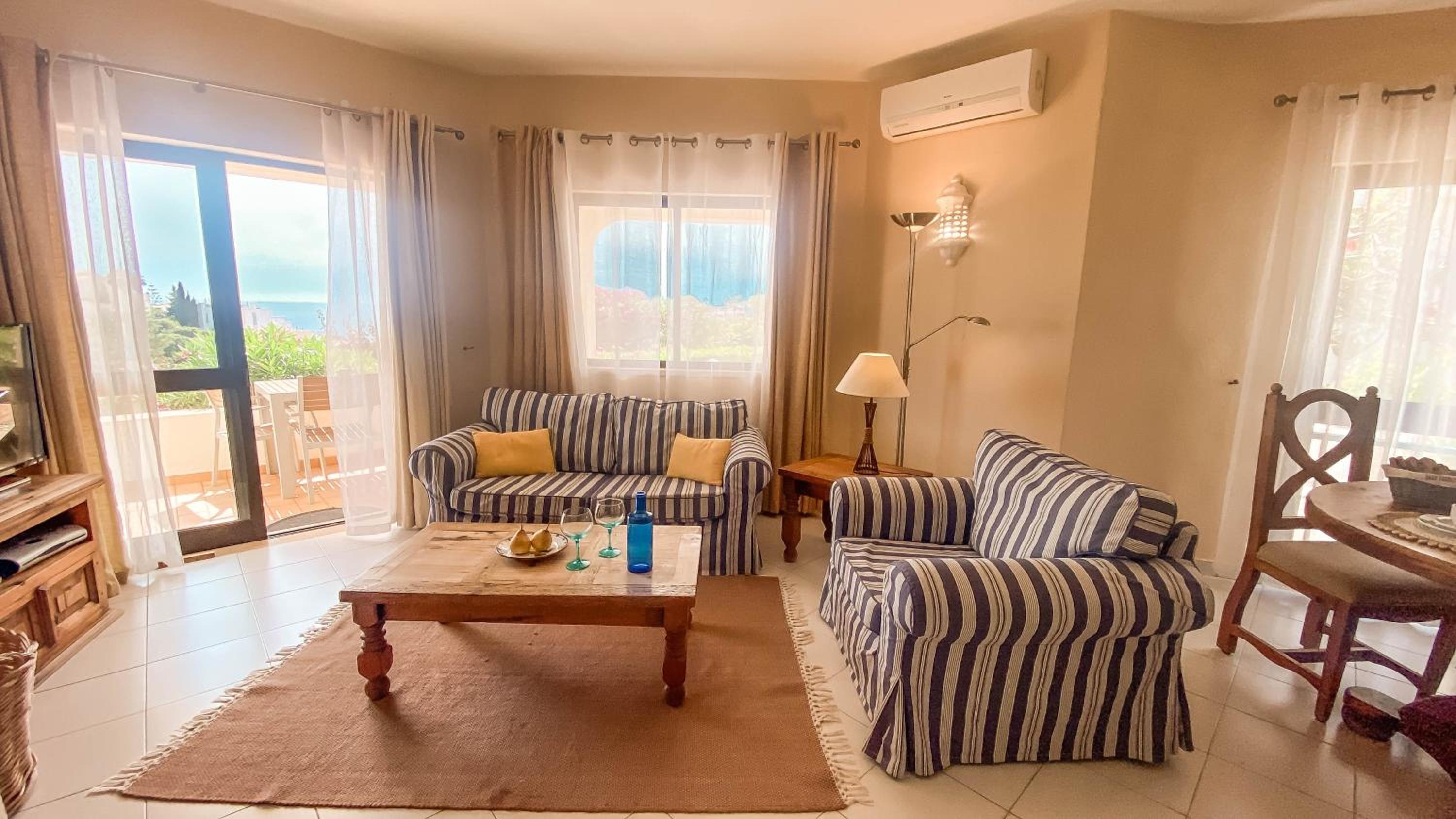 Superior Two-Bedroom Apartment with Sea View photo 2