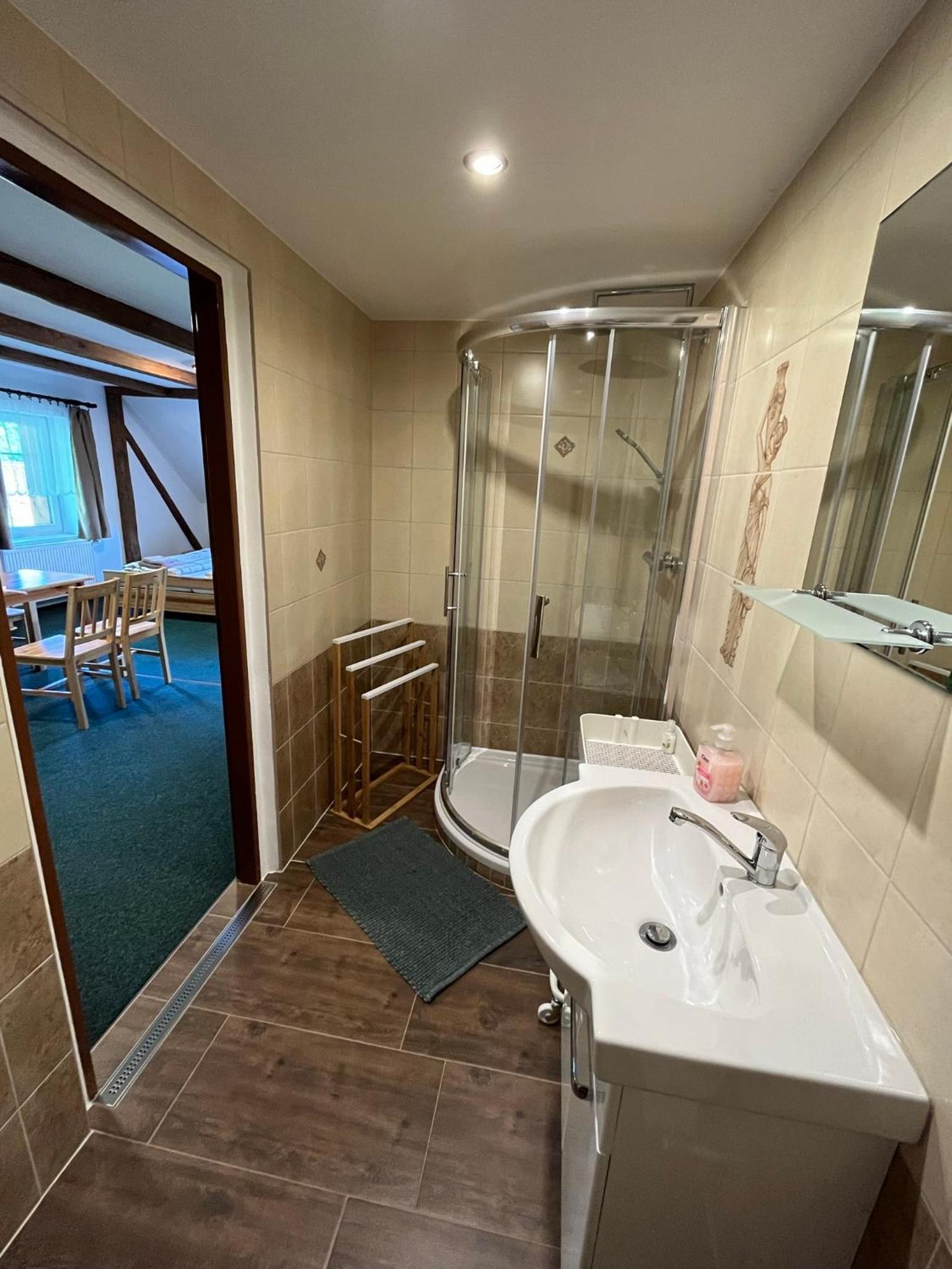 Quadruple Room with Private Bathroom photo 2