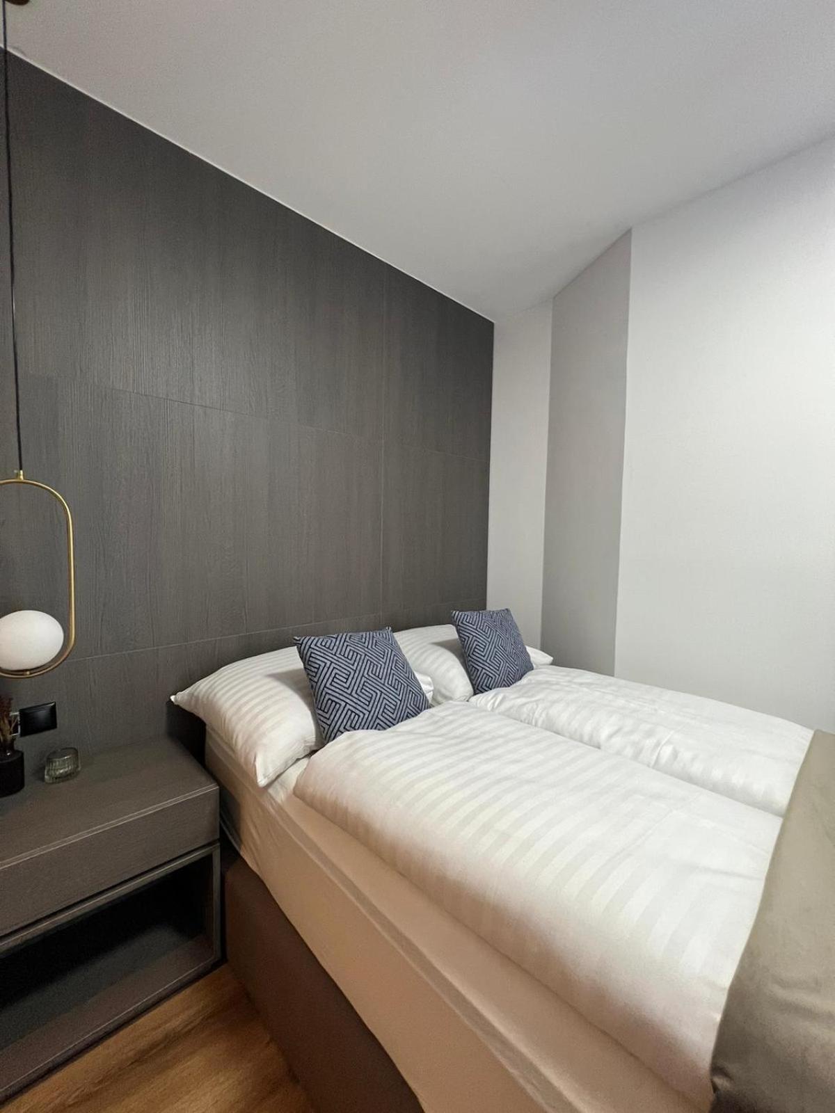 Deluxe Single Room with Balcony photo 3