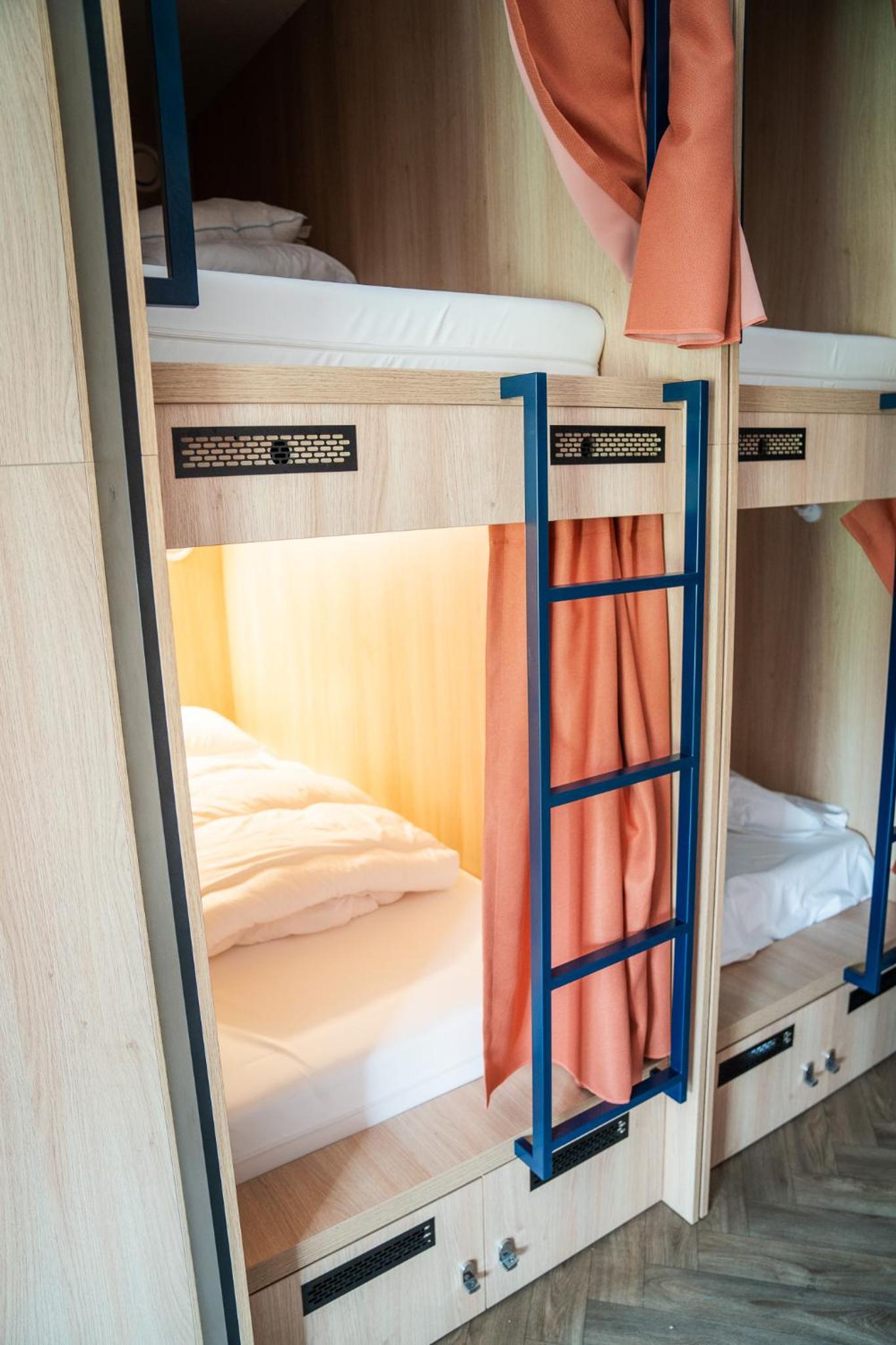 Bed in Deluxe Pod Dorm photo 2