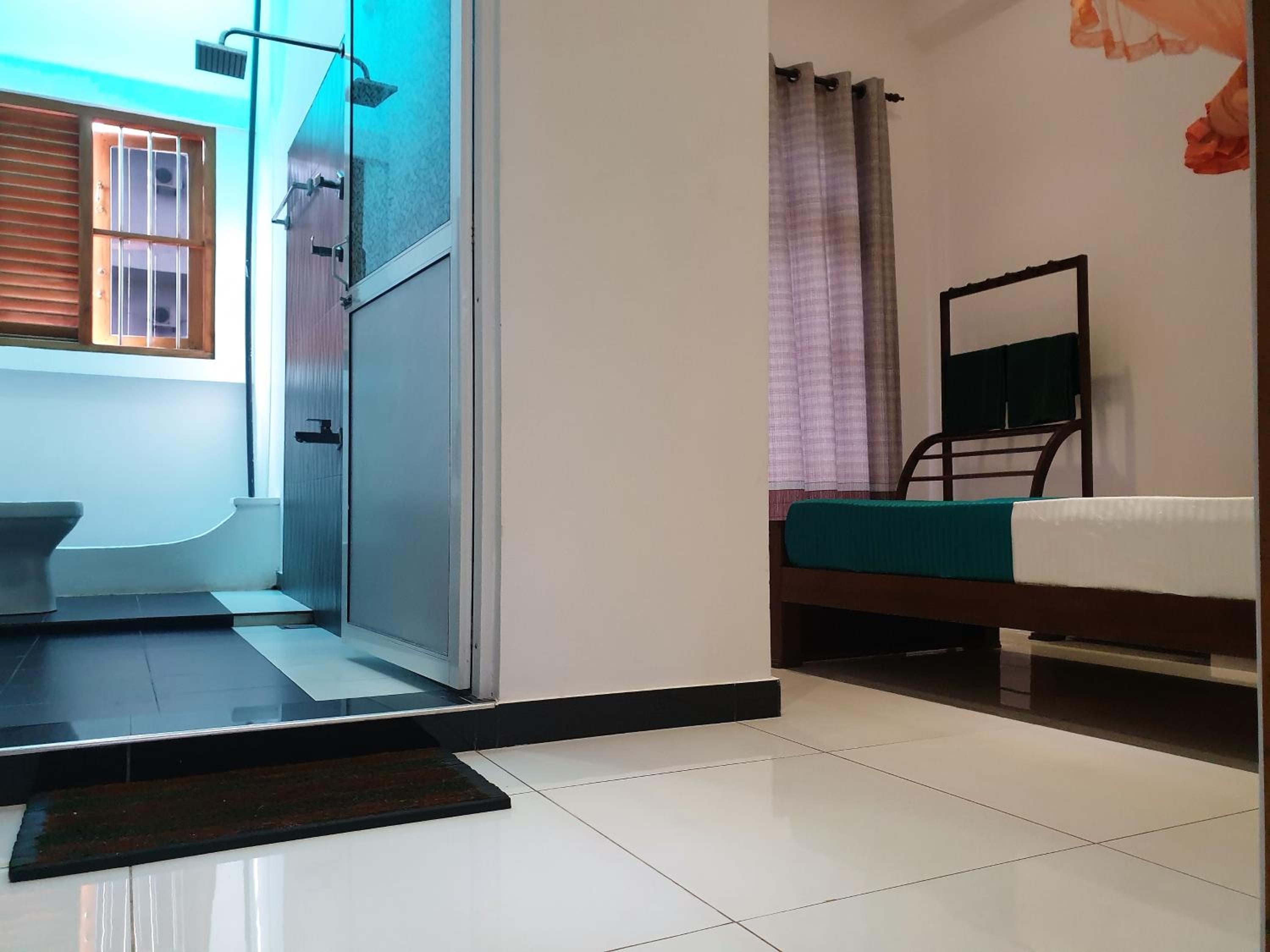 Twin Room with Balcony photo 3