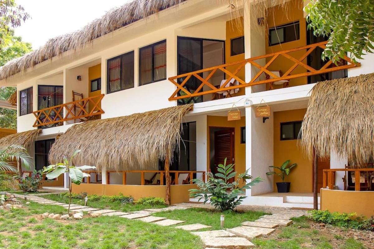 Deluxe Double Room with Balcony - Photo 6