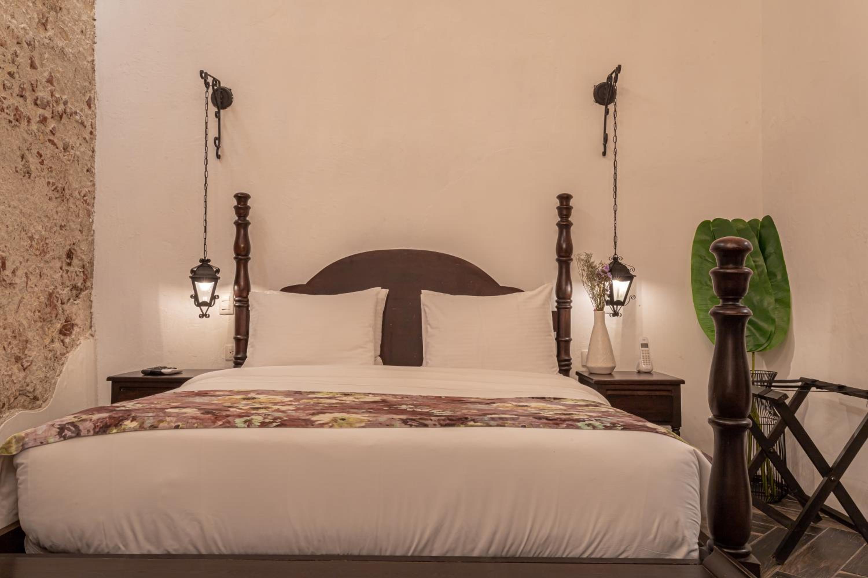 Queen Room photo 1