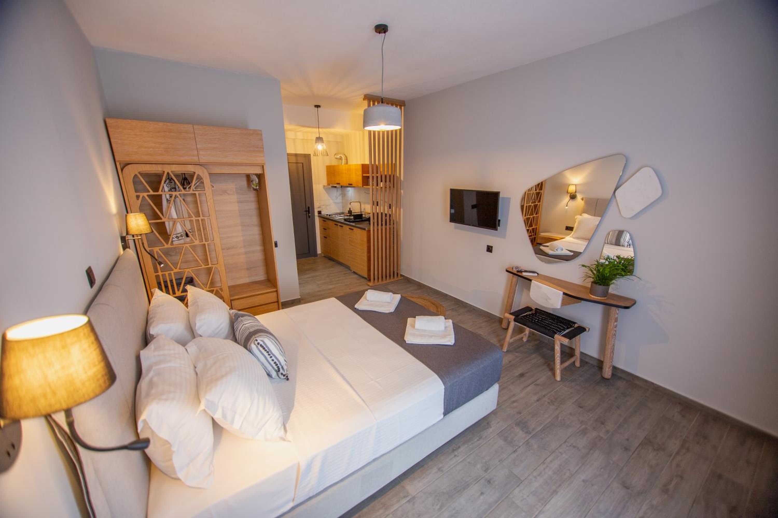 Deluxe Double Room with Balcony photo 1