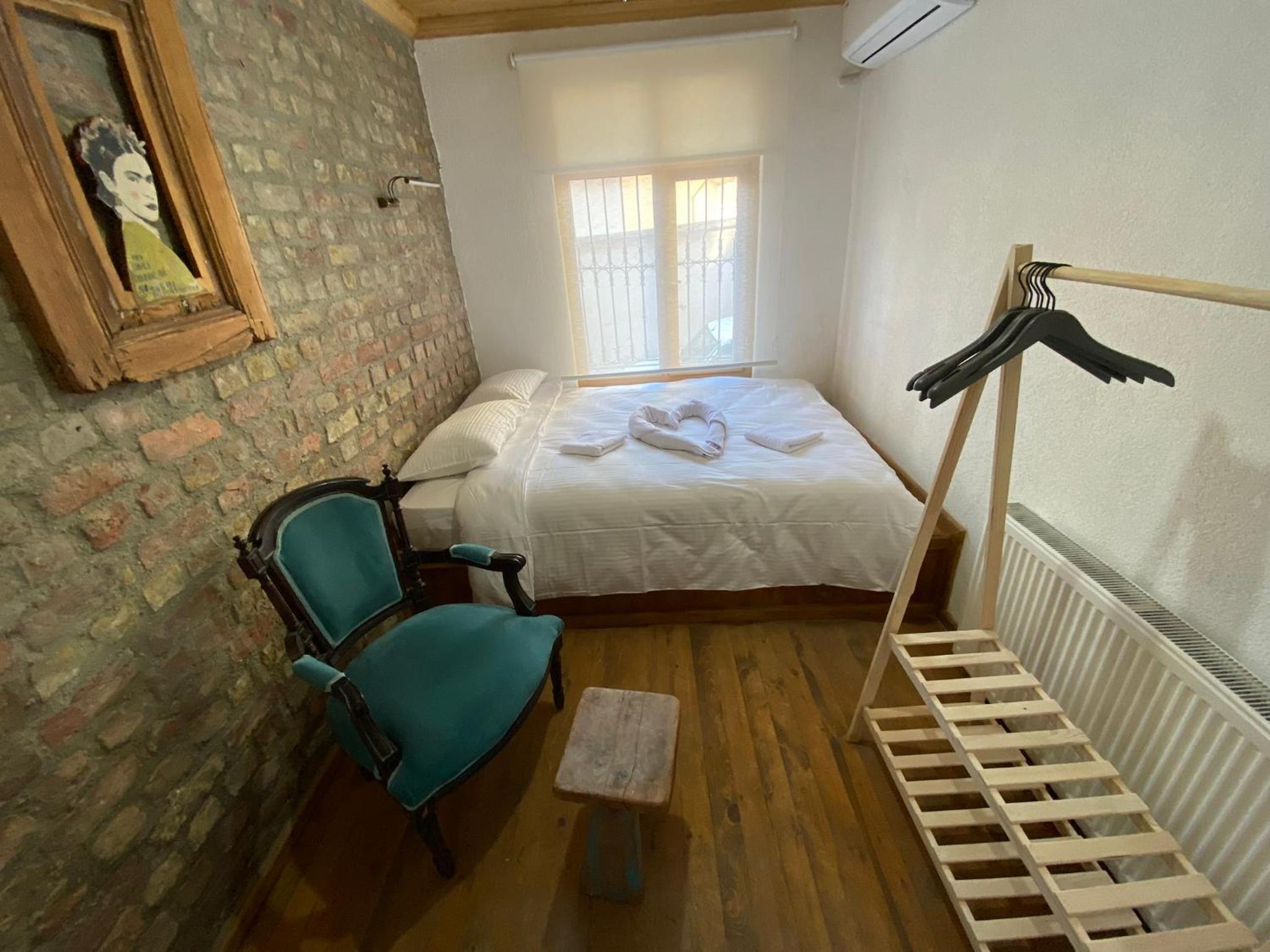 One-Bedroom Loft Apartment with One Queen Bed photo 1