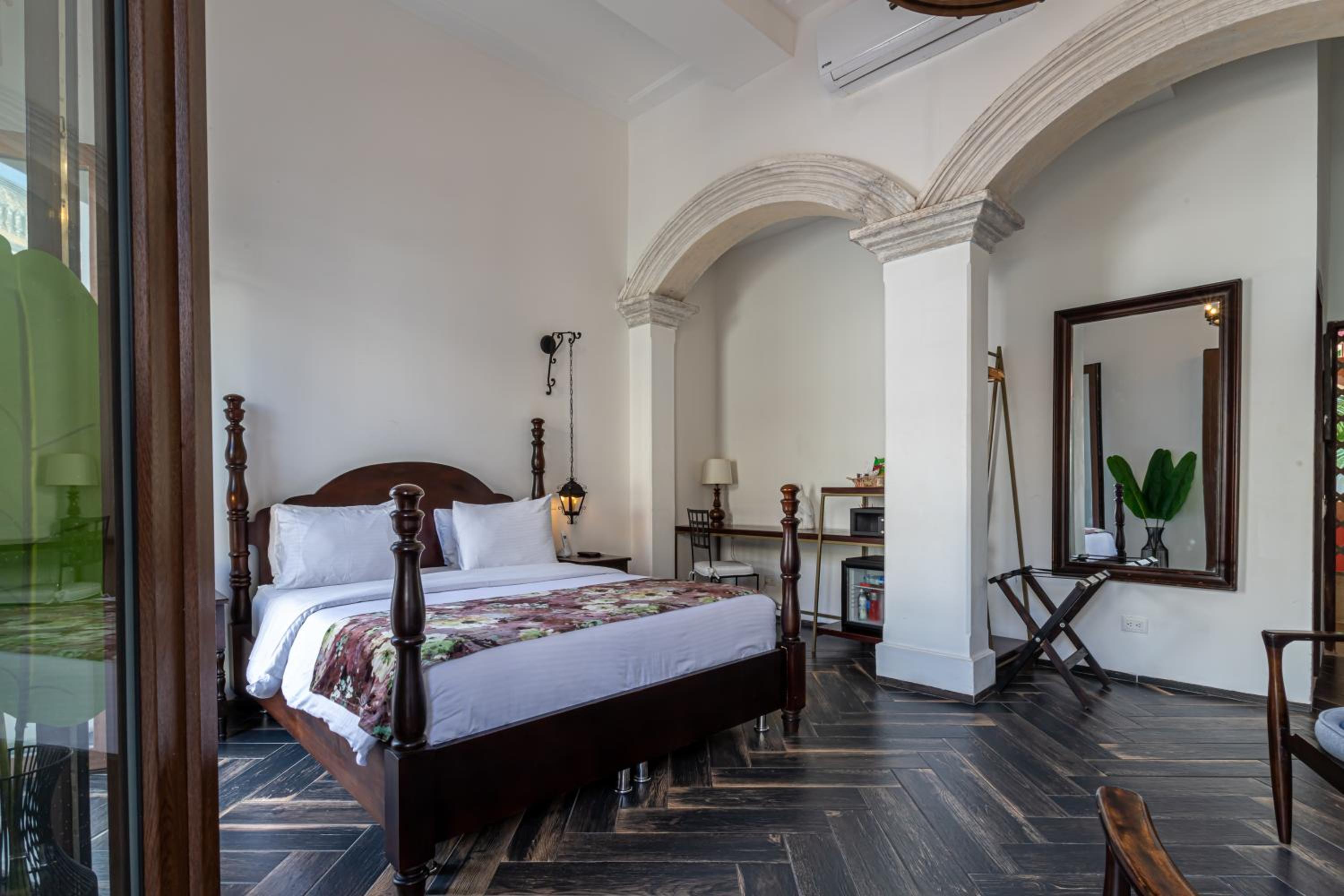 Queen Room with Balcony photo 1