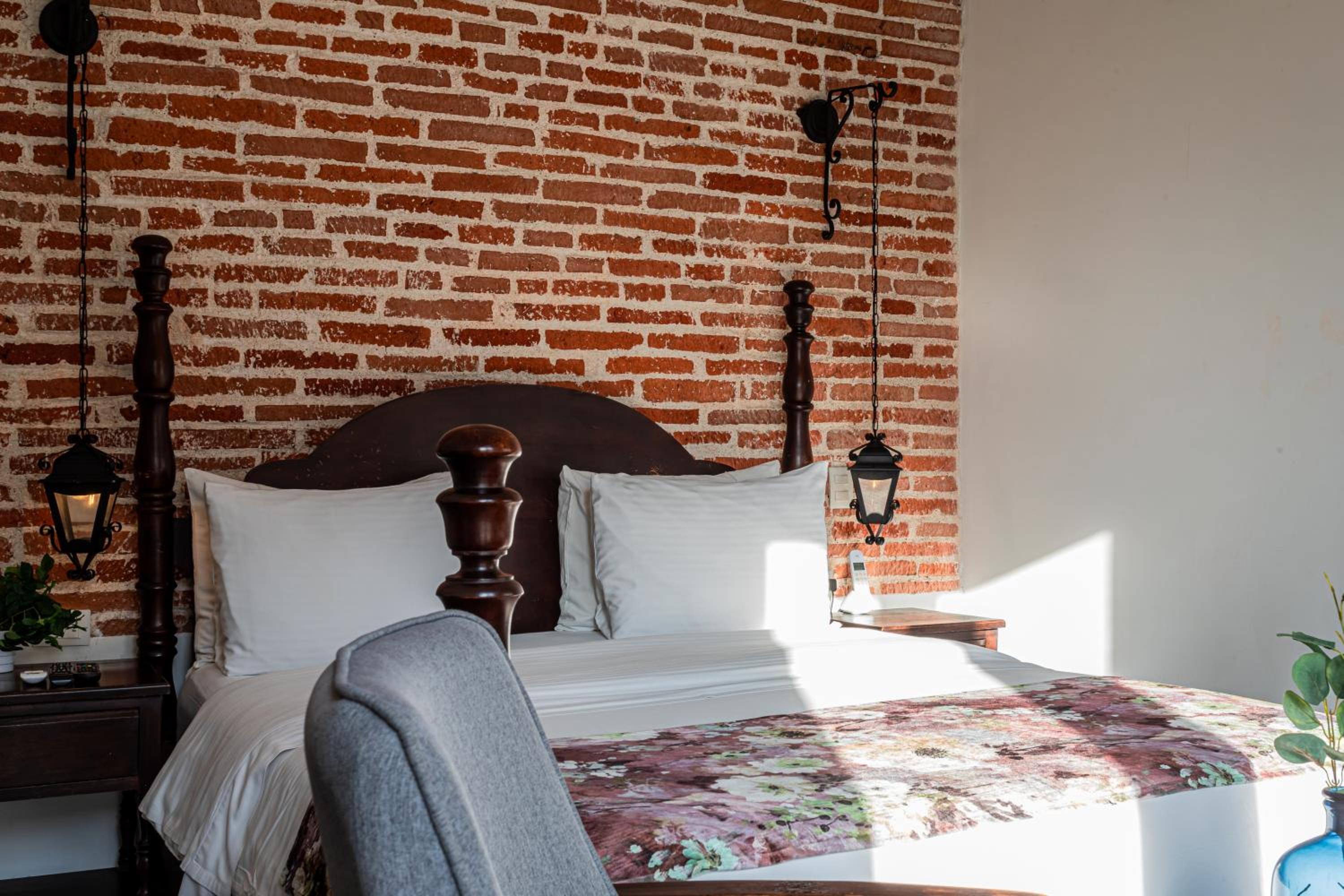 Queen Room with Balcony photo 3