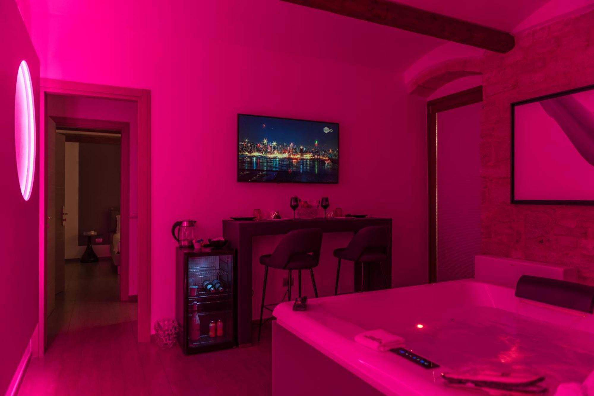 Suite with Spa Bath photo 2