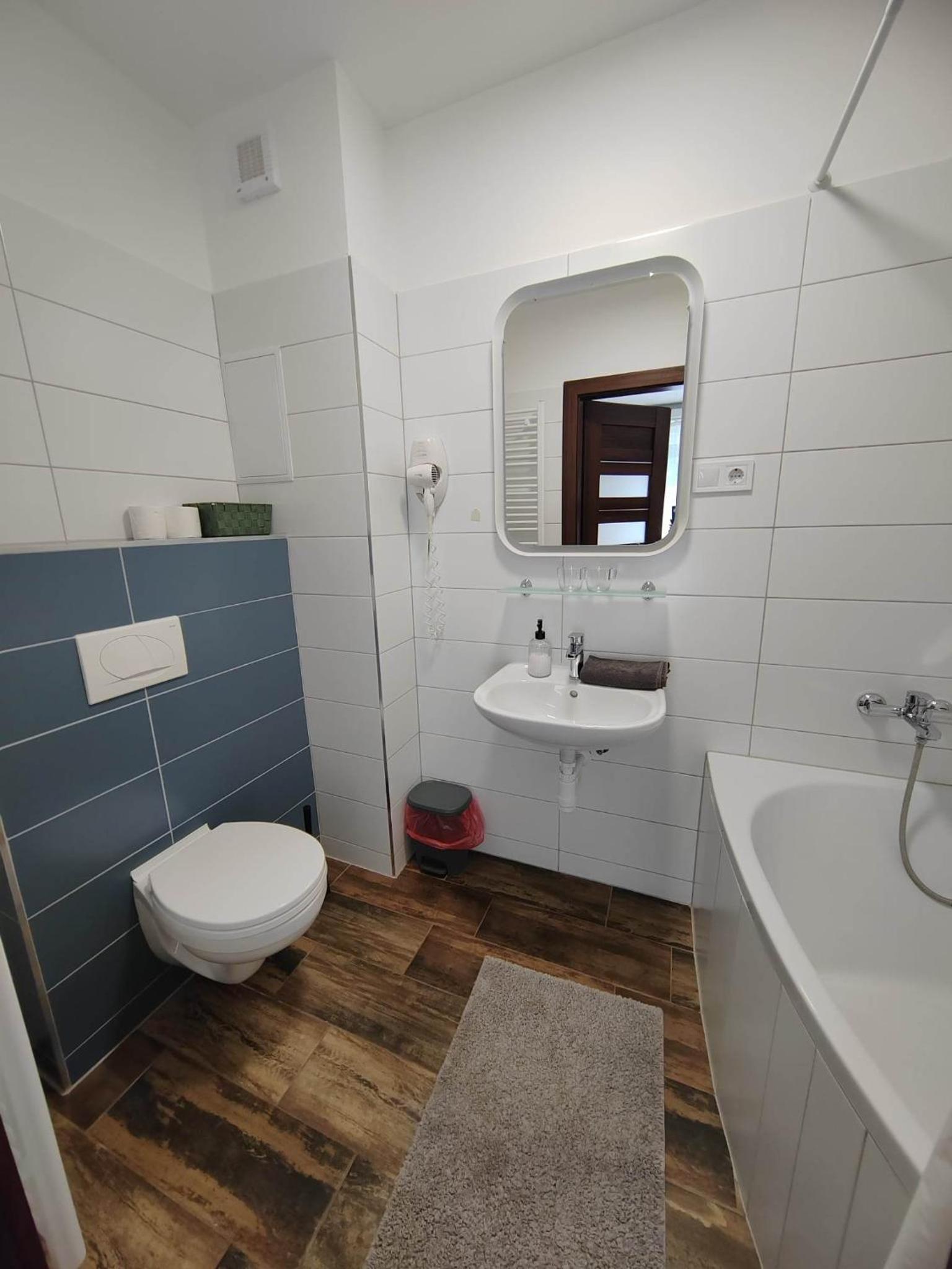 One-Bedroom Apartment - Photo 3
