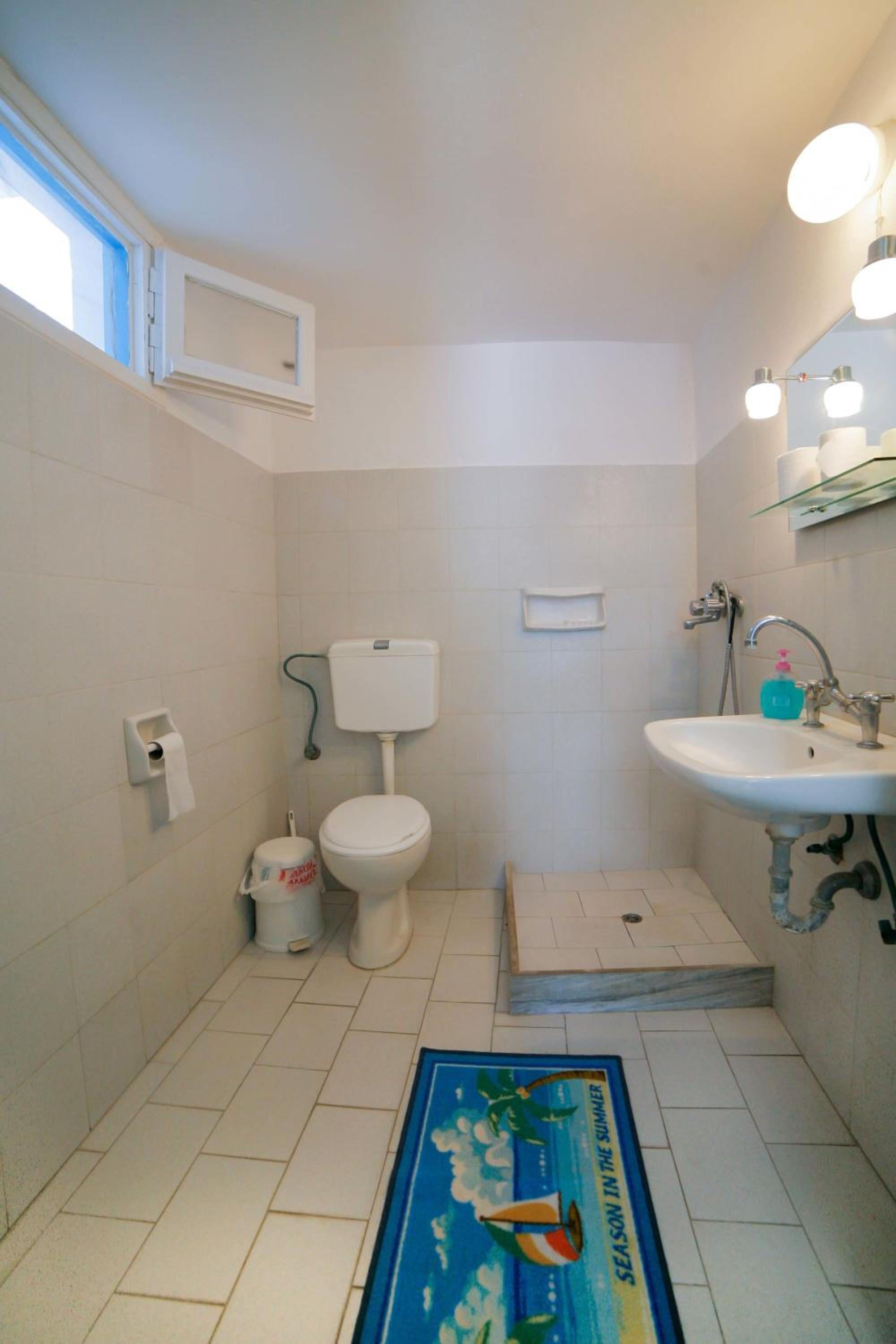 Studio (2-3 Adults)-Ground Floor photo 3