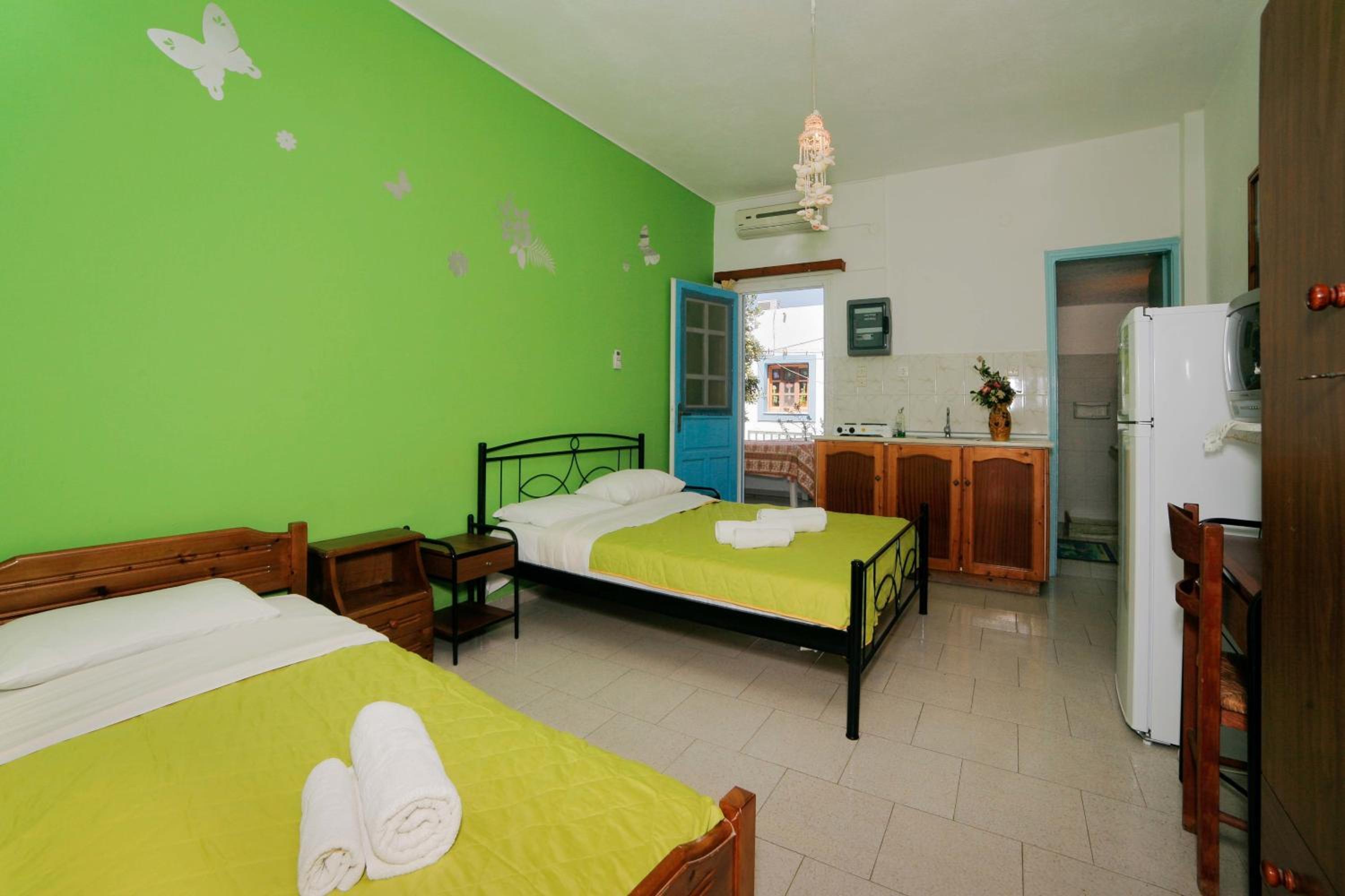 Studio (2-3 Adults)-Ground Floor photo 2