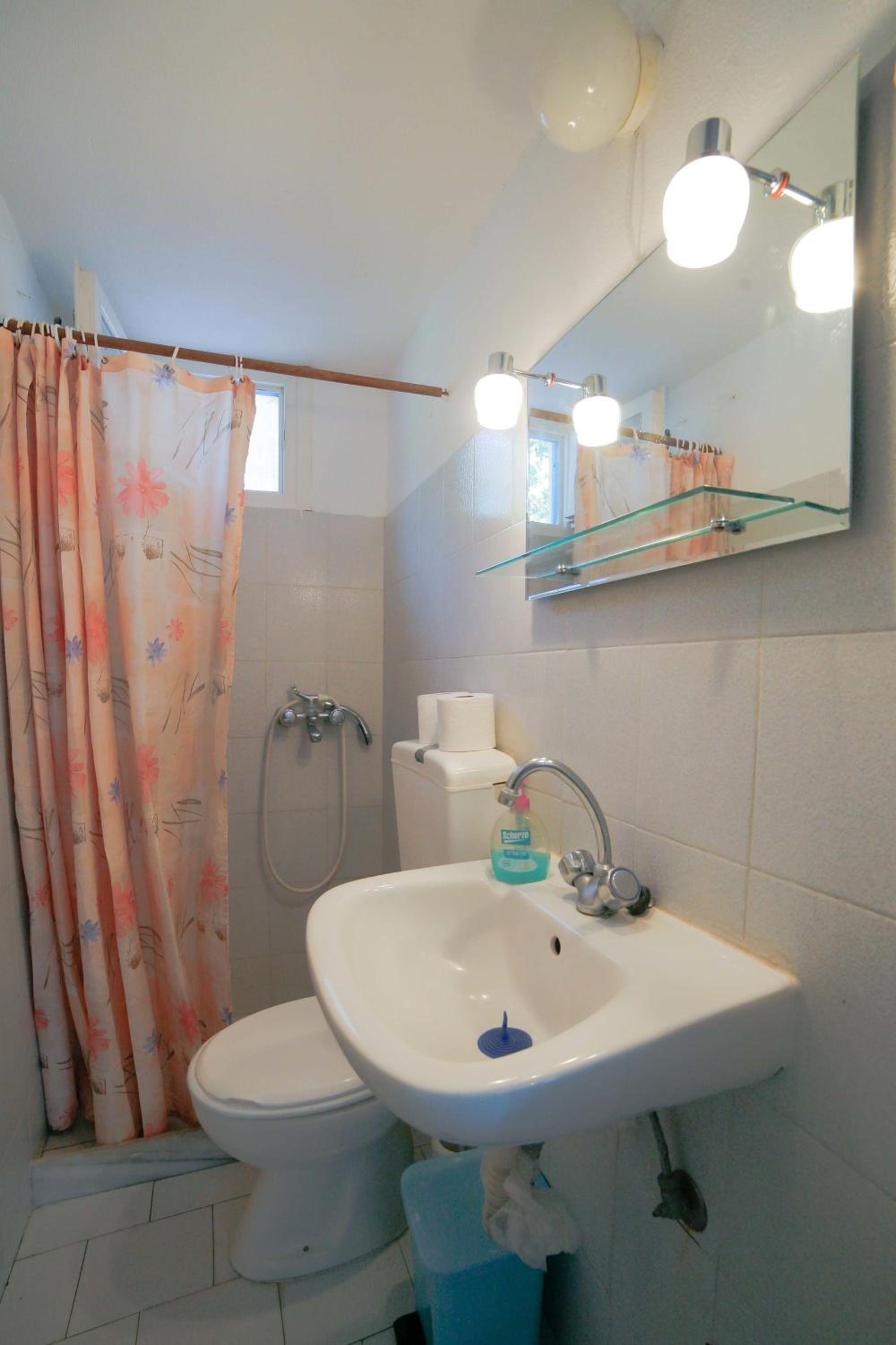 Studio (4 Adults)-Ground Floor photo 3