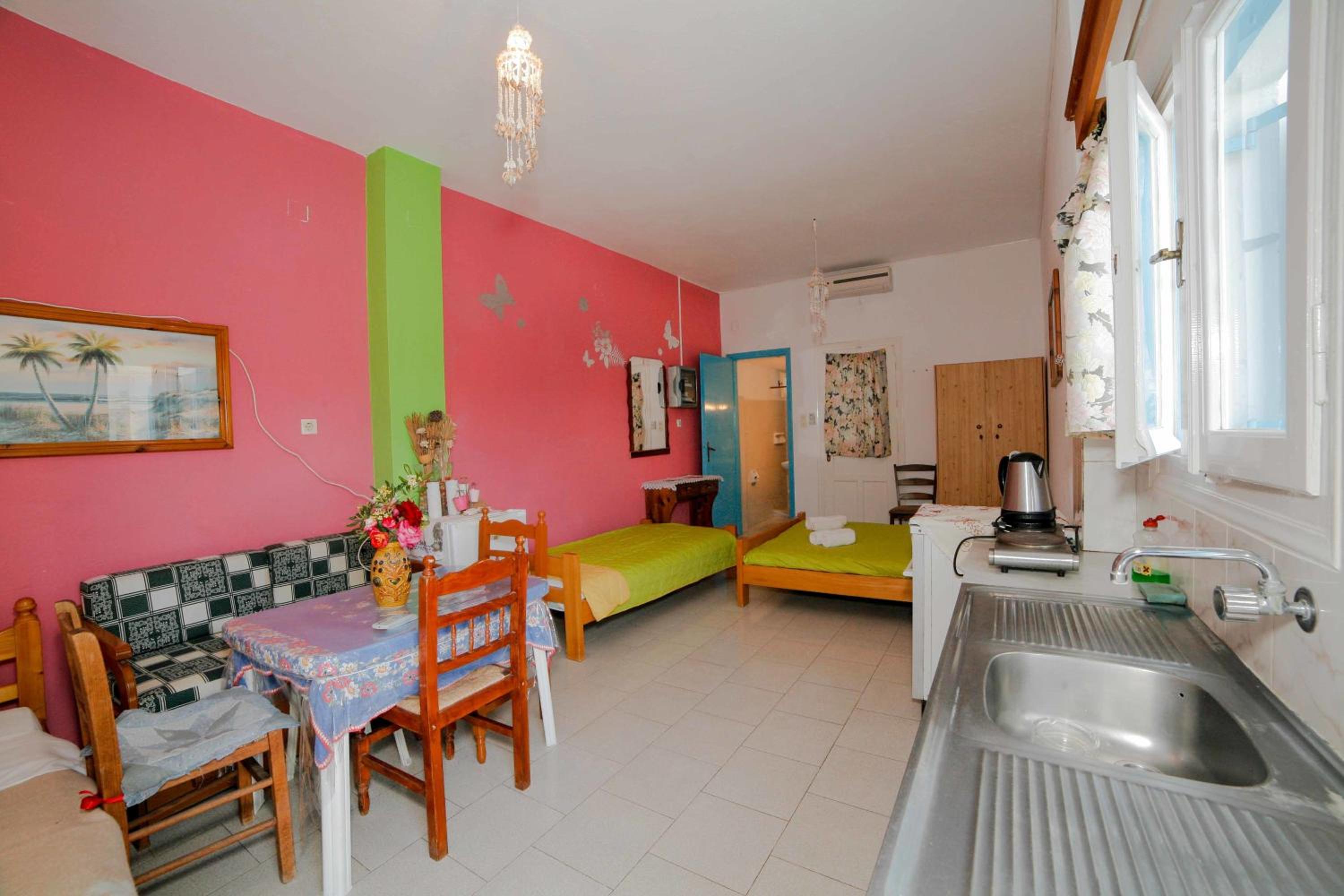 Studio (4 Adults)-Ground Floor photo 2