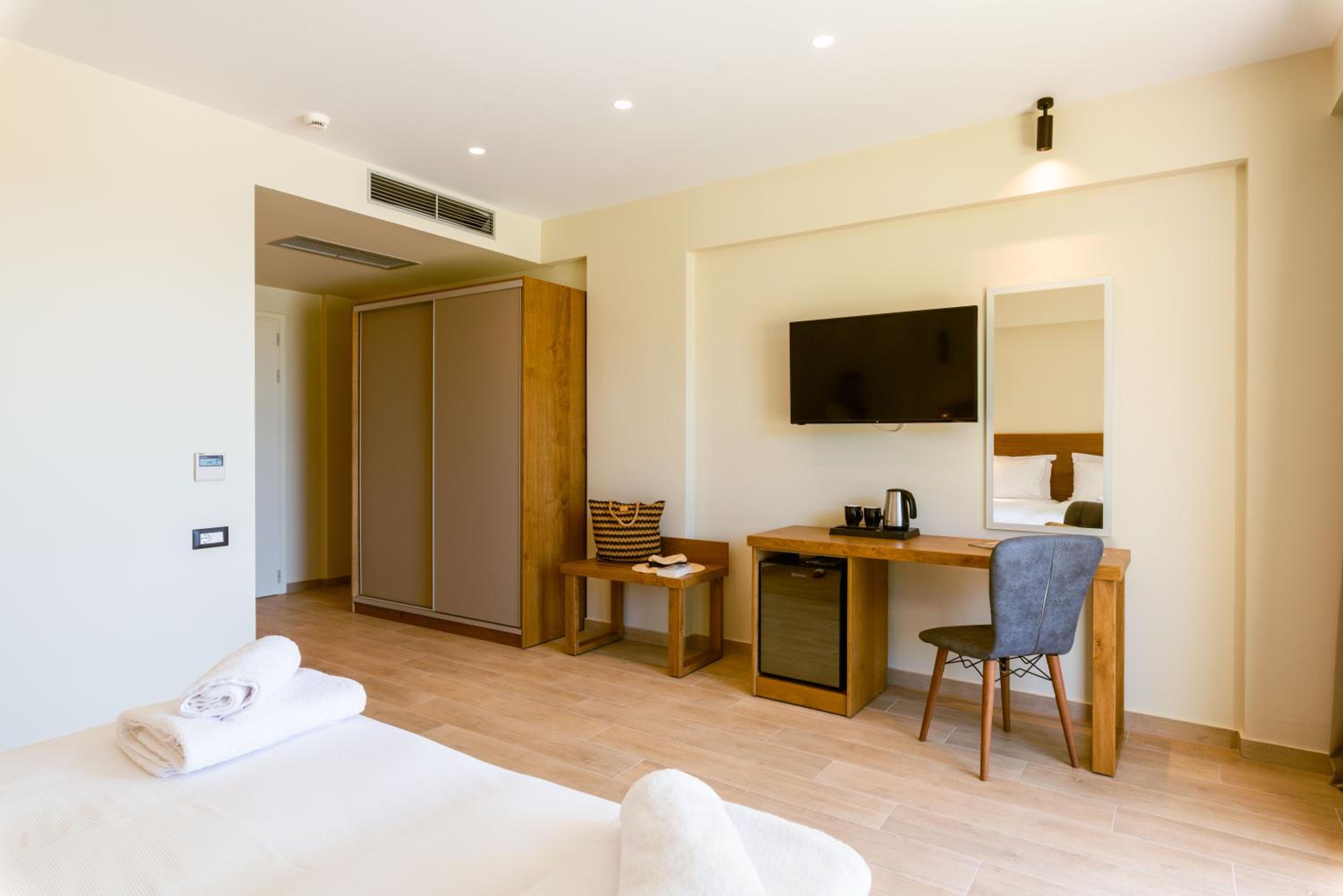 Deluxe Triple Room with Sea View